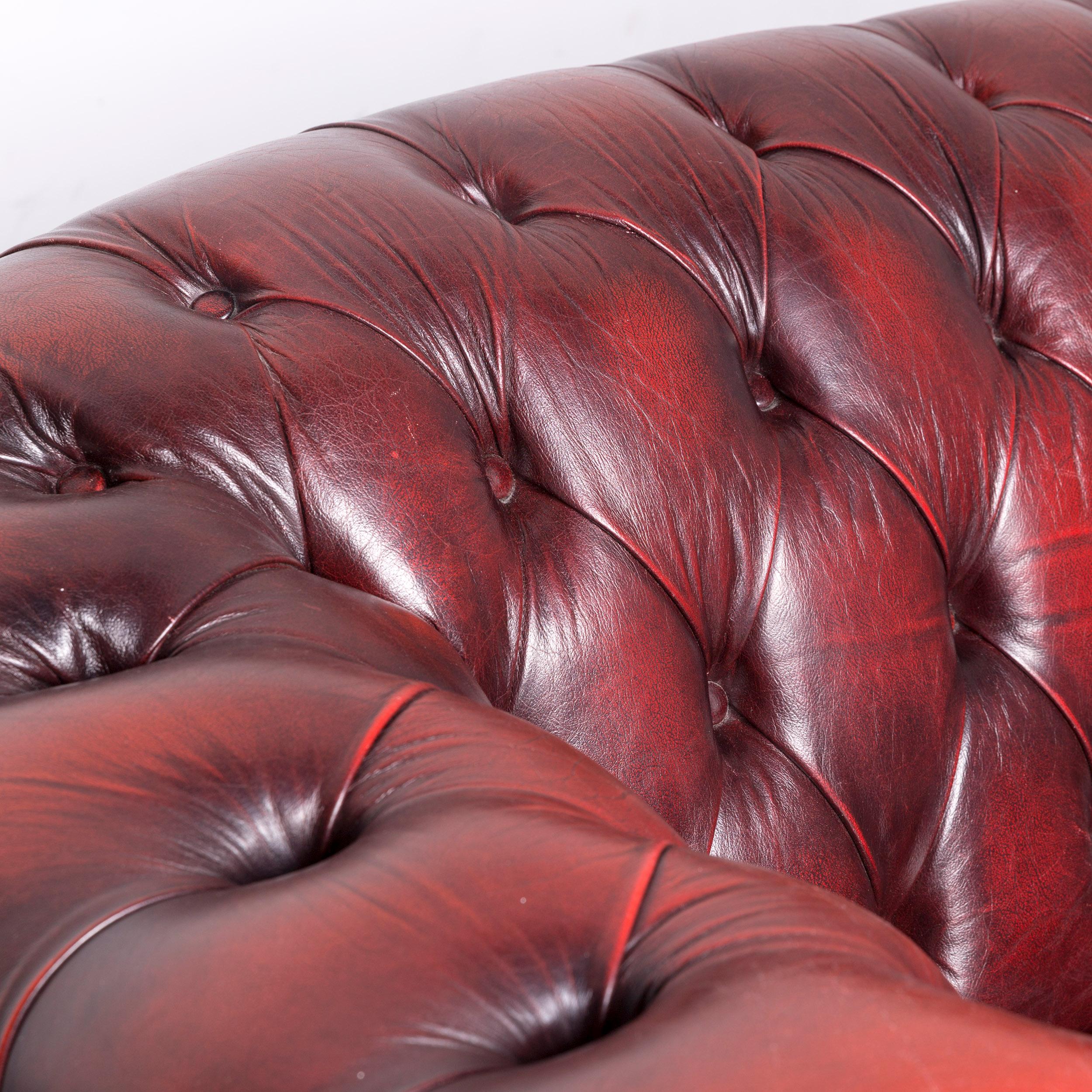 Contemporary Chesterfield Centurion Leather Sofa Armchair Set Red Two-Seat Vintage Couch