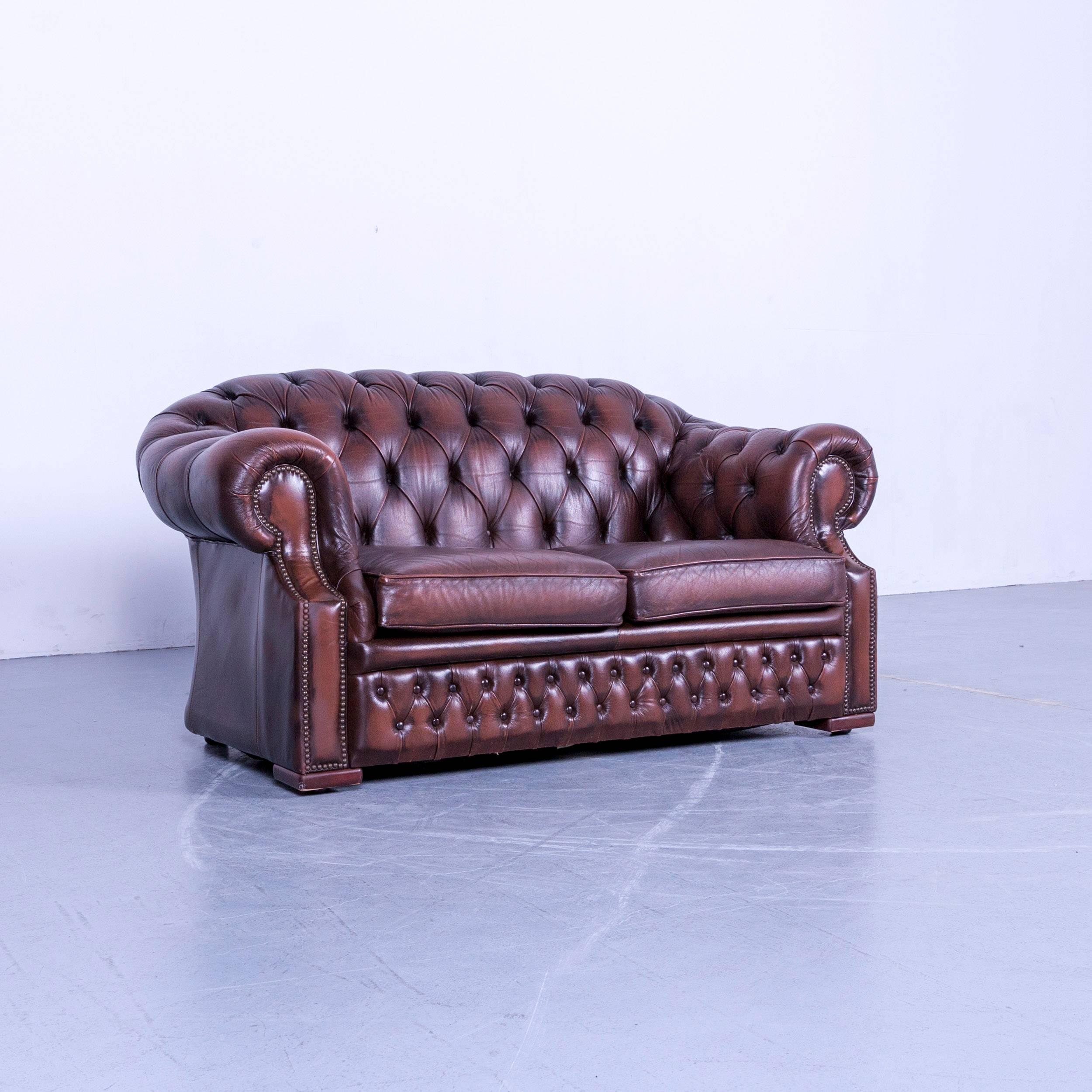 We bring to you an Chesterfield Centurion leather sofa brown two-seat couch.


































      