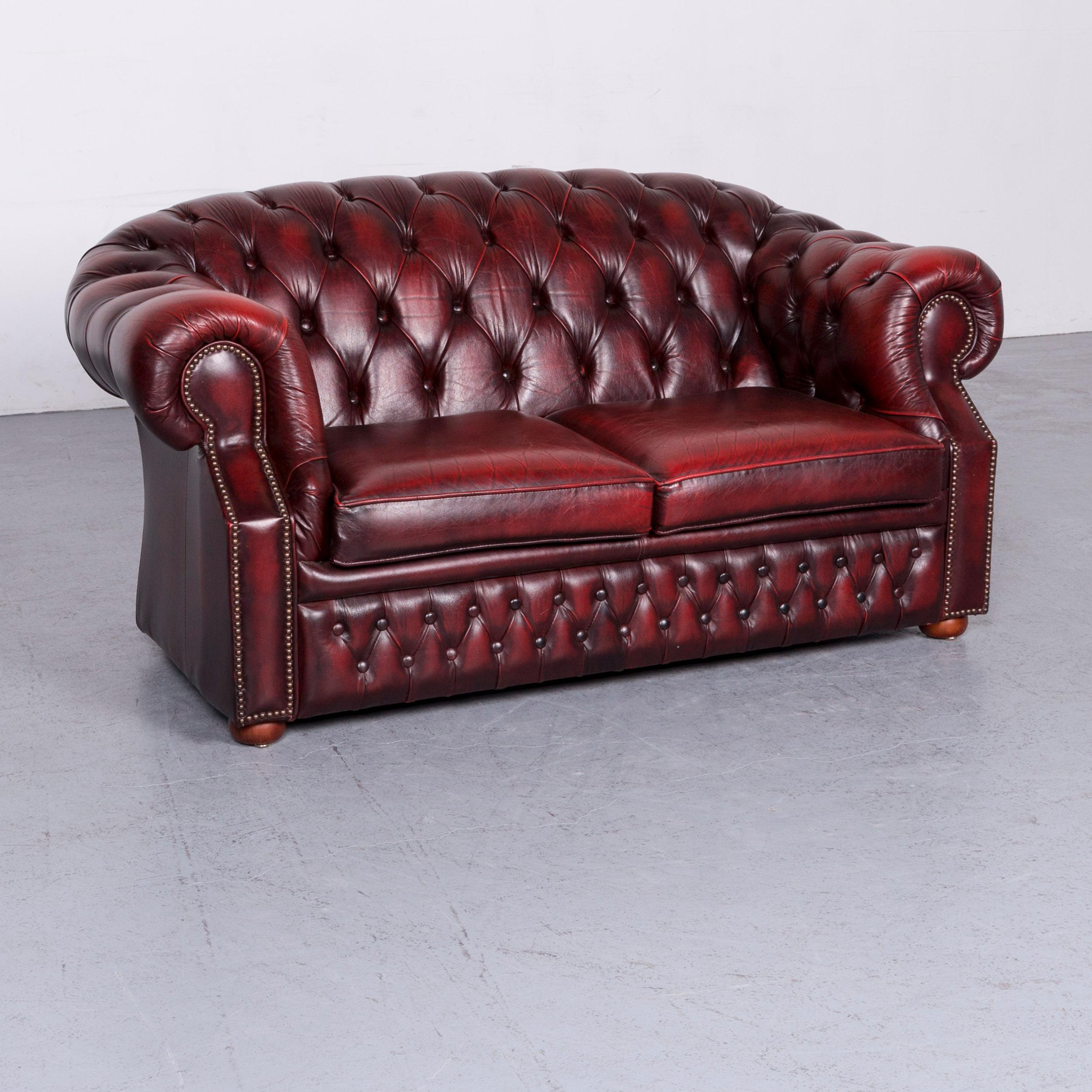 We bring to you a Chesterfield Centurion leather sofa red two-seat vintage couch.

































 