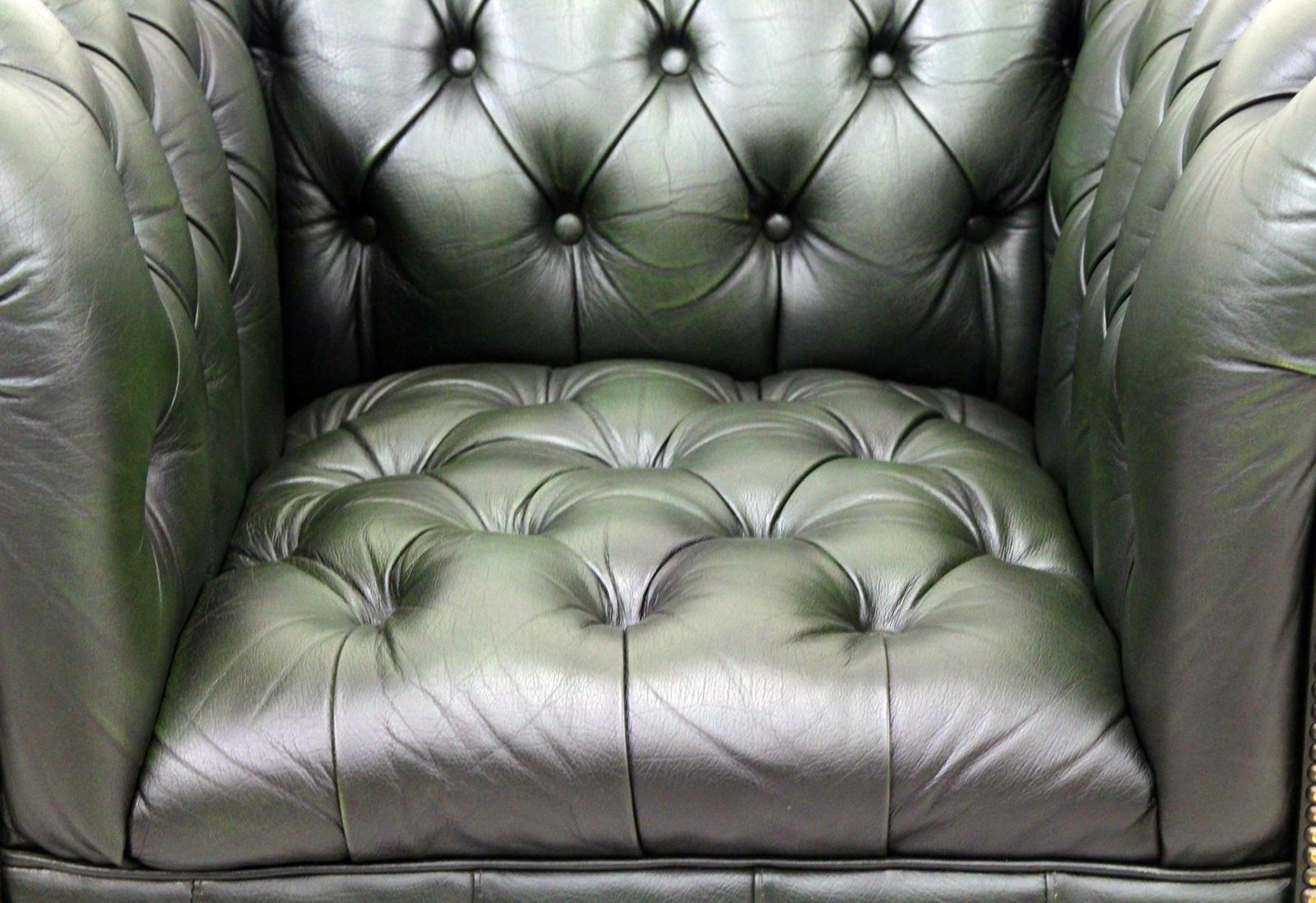 Chesterfield (Mint)
armchair
Measures: Height 74 cm, width 100 cm, depth 85 cm
Condition: The armchair is in good condition for the age and still has the charm of the 
