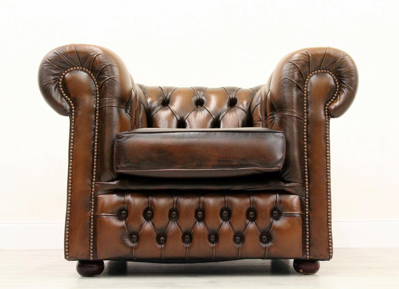 Chesterfield armchair
Measures: Height x 75cm, width x 100cm, depth x 90cm.
Condition: The chair is in a very good condition for the age and still has the charm of the 