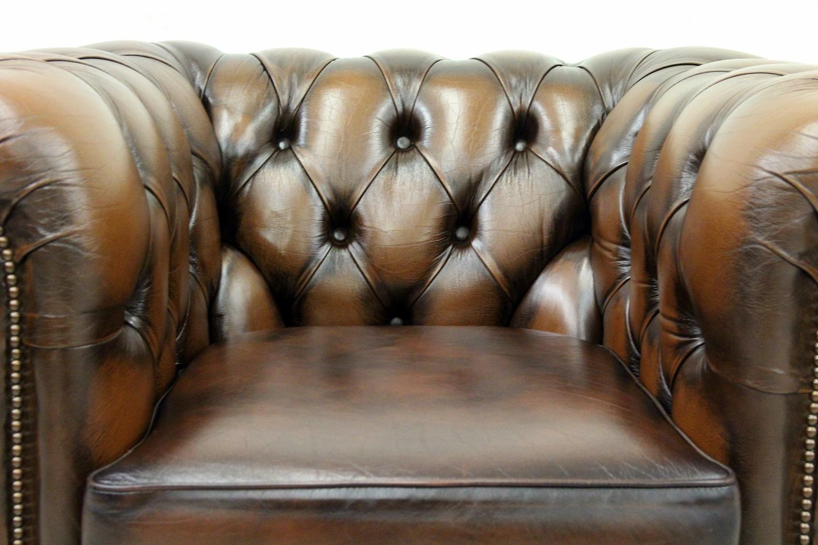 Fauteuil club Chippendale en cuir ancien et cuir Chesterfield Bon état - En vente à Lage, DE