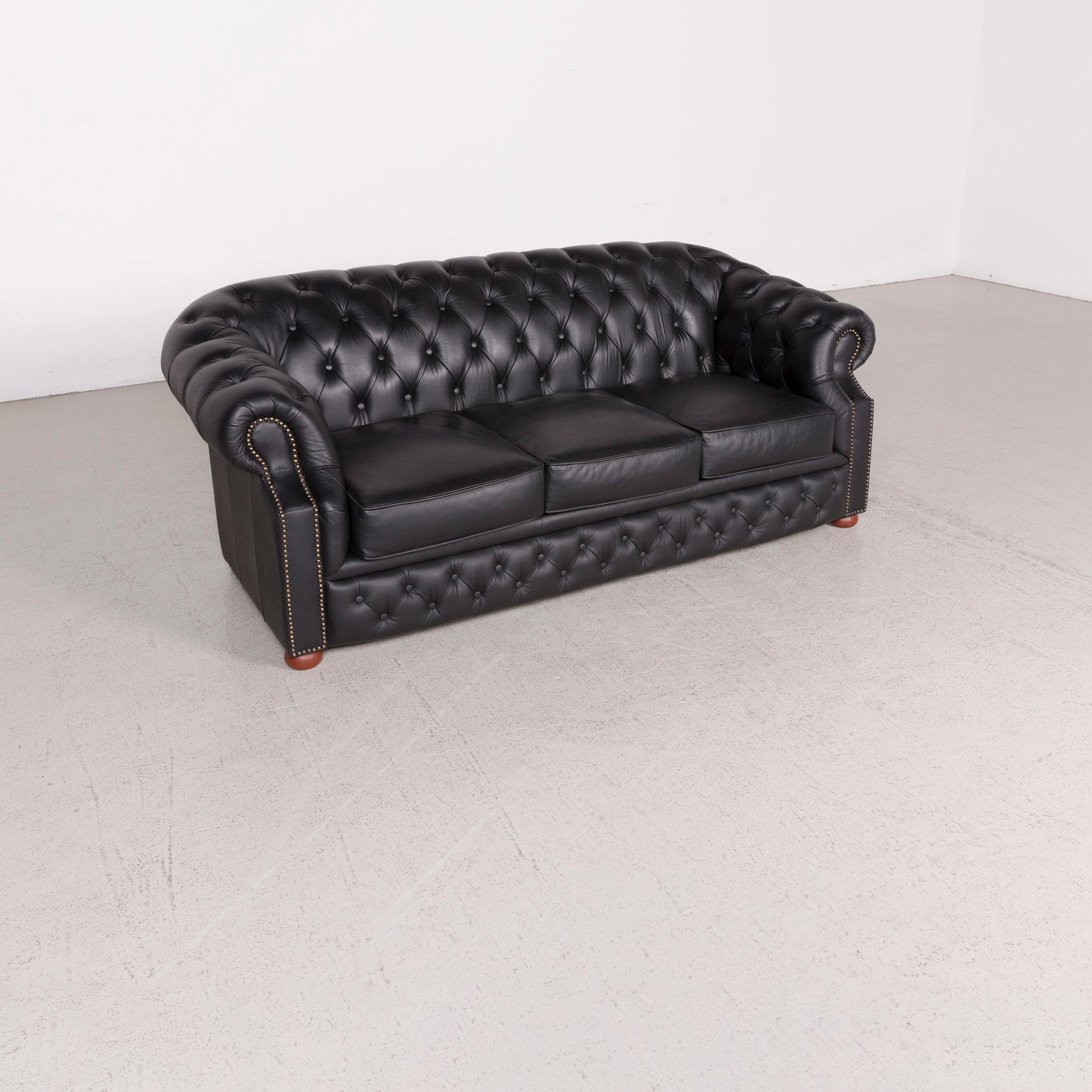 We bring to you a Chesterfield Designer Leather Sofa Black Three-Seater Real Leather Couch Retro.
SKU: #8222

Product Measurements in centimeters:

depth: 90
width: 205
height: 80
seat-height: 45
rest-height: 65
seat-depth: 55
seat-width: