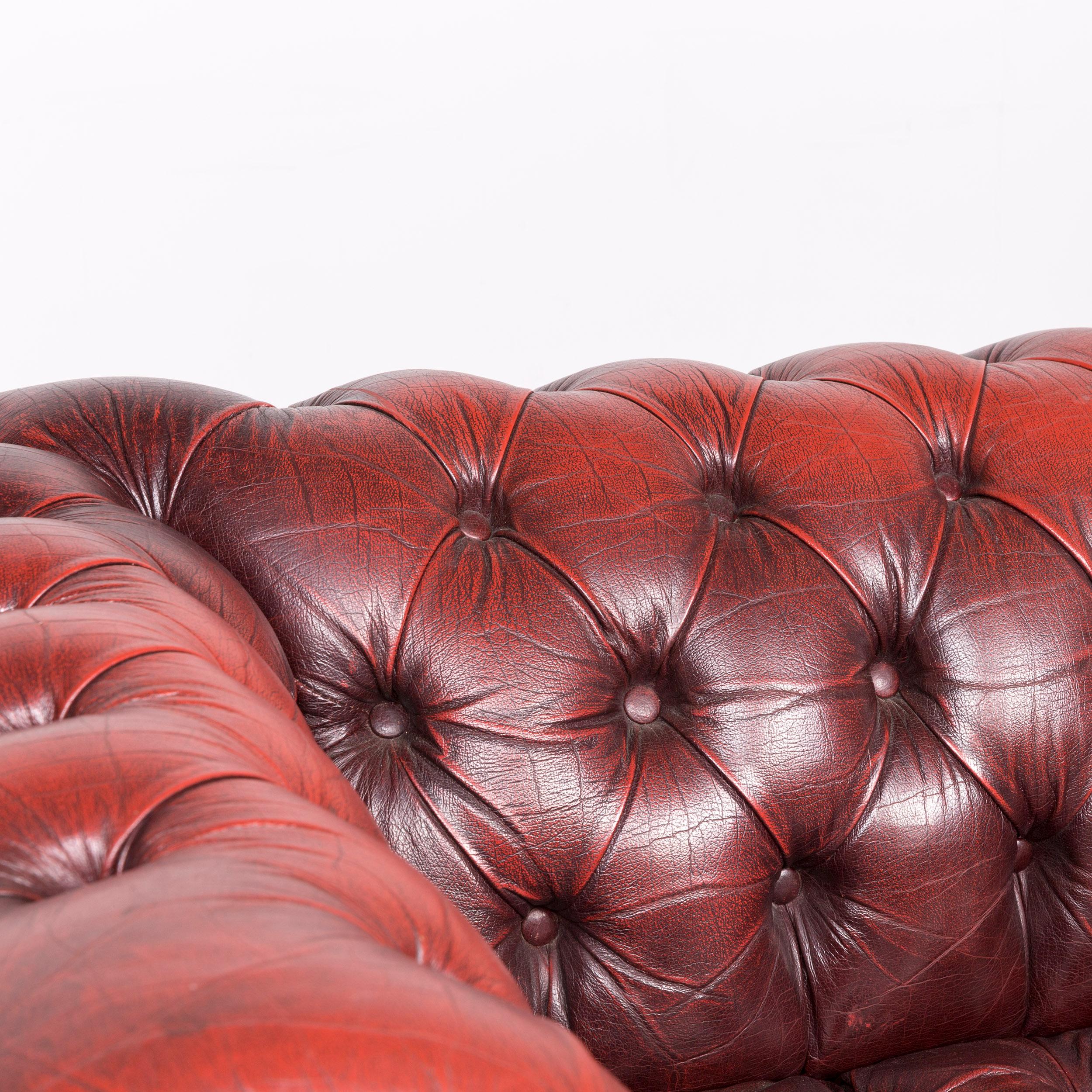 Modern Chesterfield Designer Leather Sofa Red Two-Seat Genuine Leather Vintage Retro For Sale
