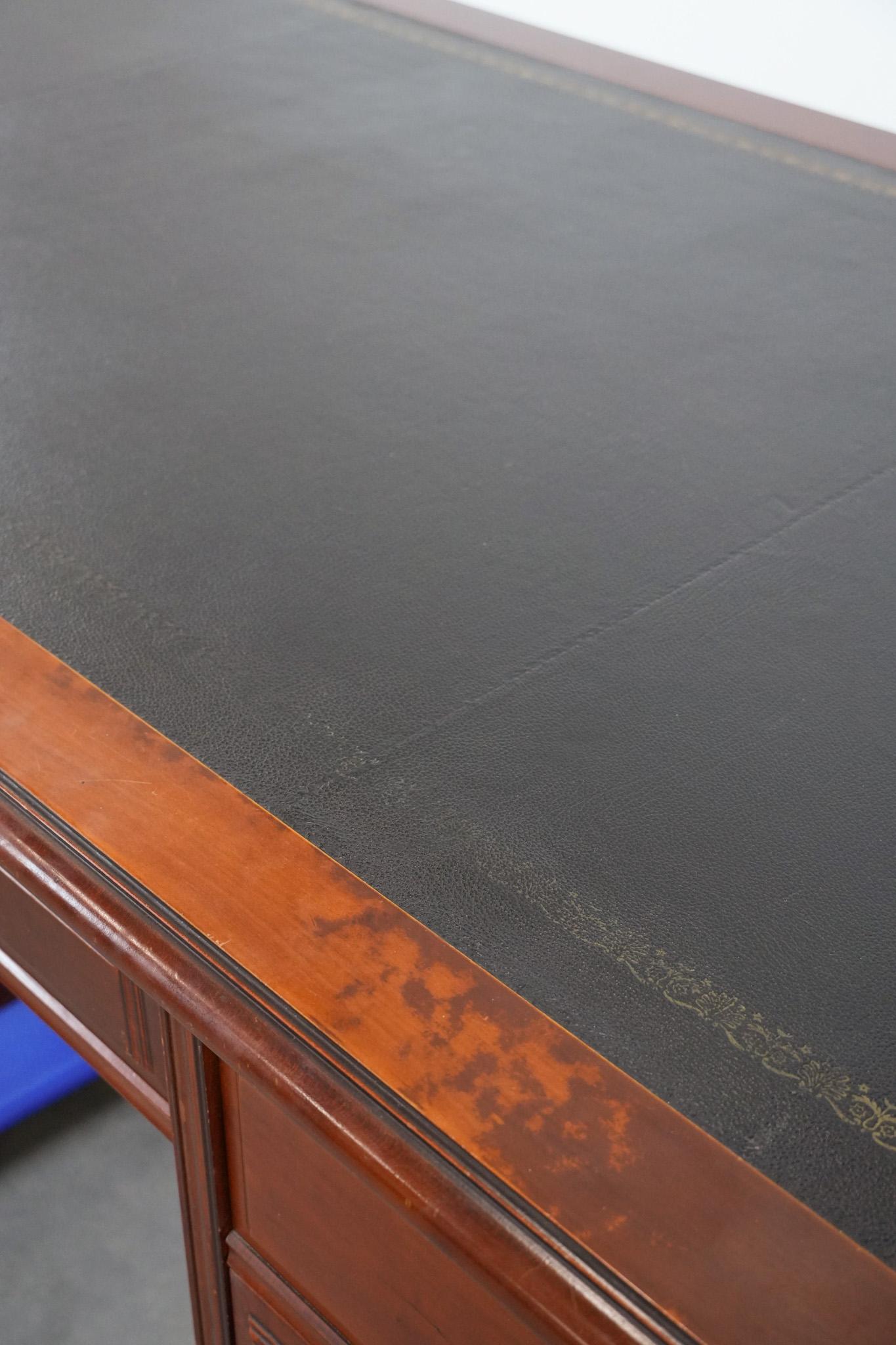 Chesterfield-Schreibtisch/Partnertisch im englischen Stil mit schwarzer Lederplatte im Angebot 5