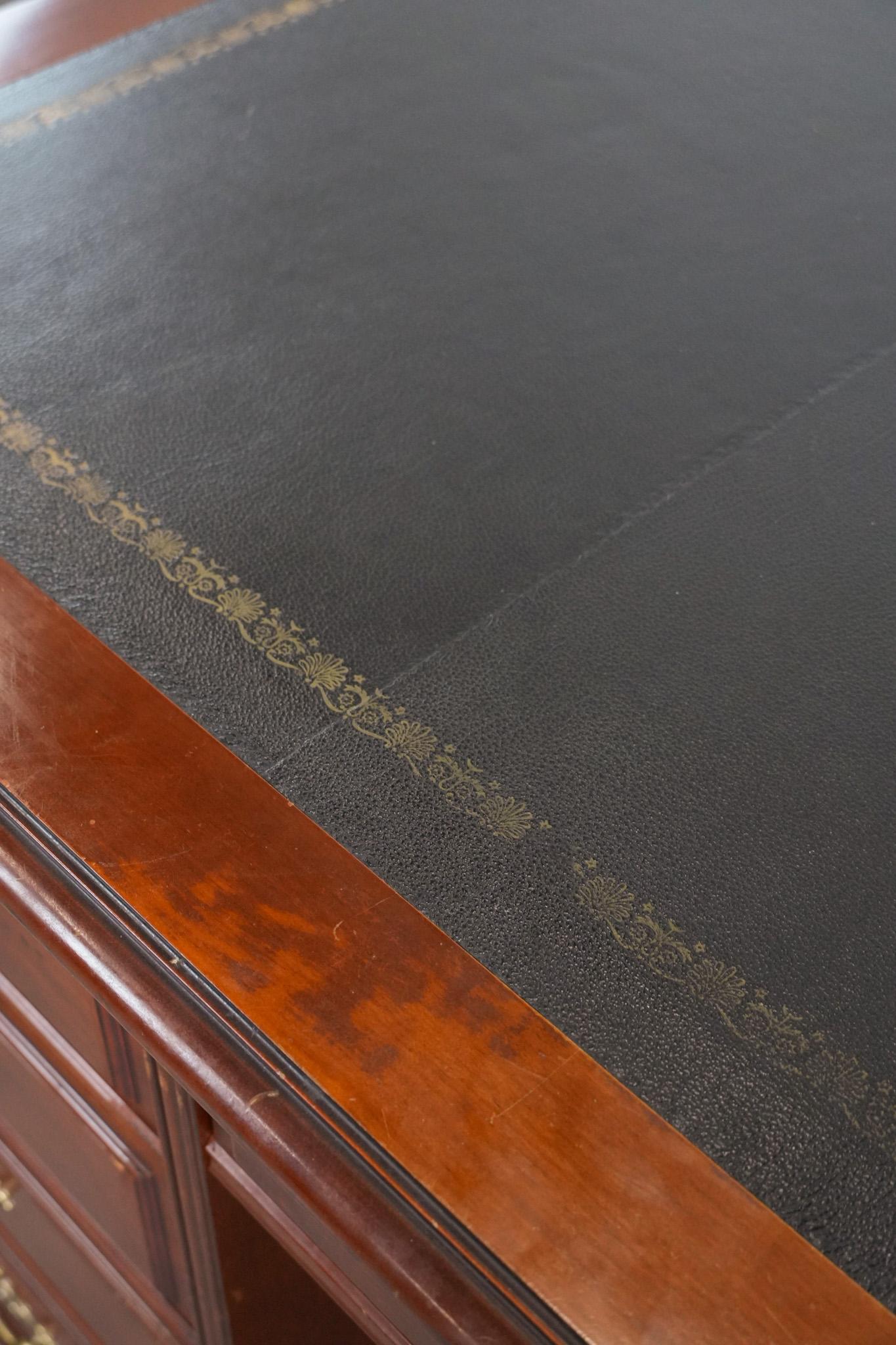 Chesterfield-Schreibtisch/Partnertisch im englischen Stil mit schwarzer Lederplatte im Angebot 6