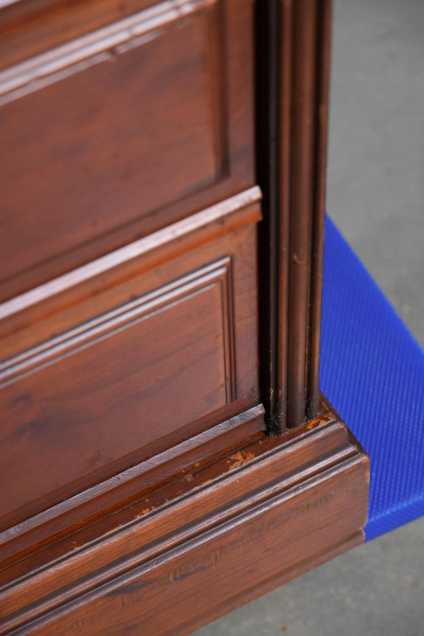 Chesterfield-Schreibtisch/Partnertisch im englischen Stil mit schwarzer Lederplatte im Angebot 9