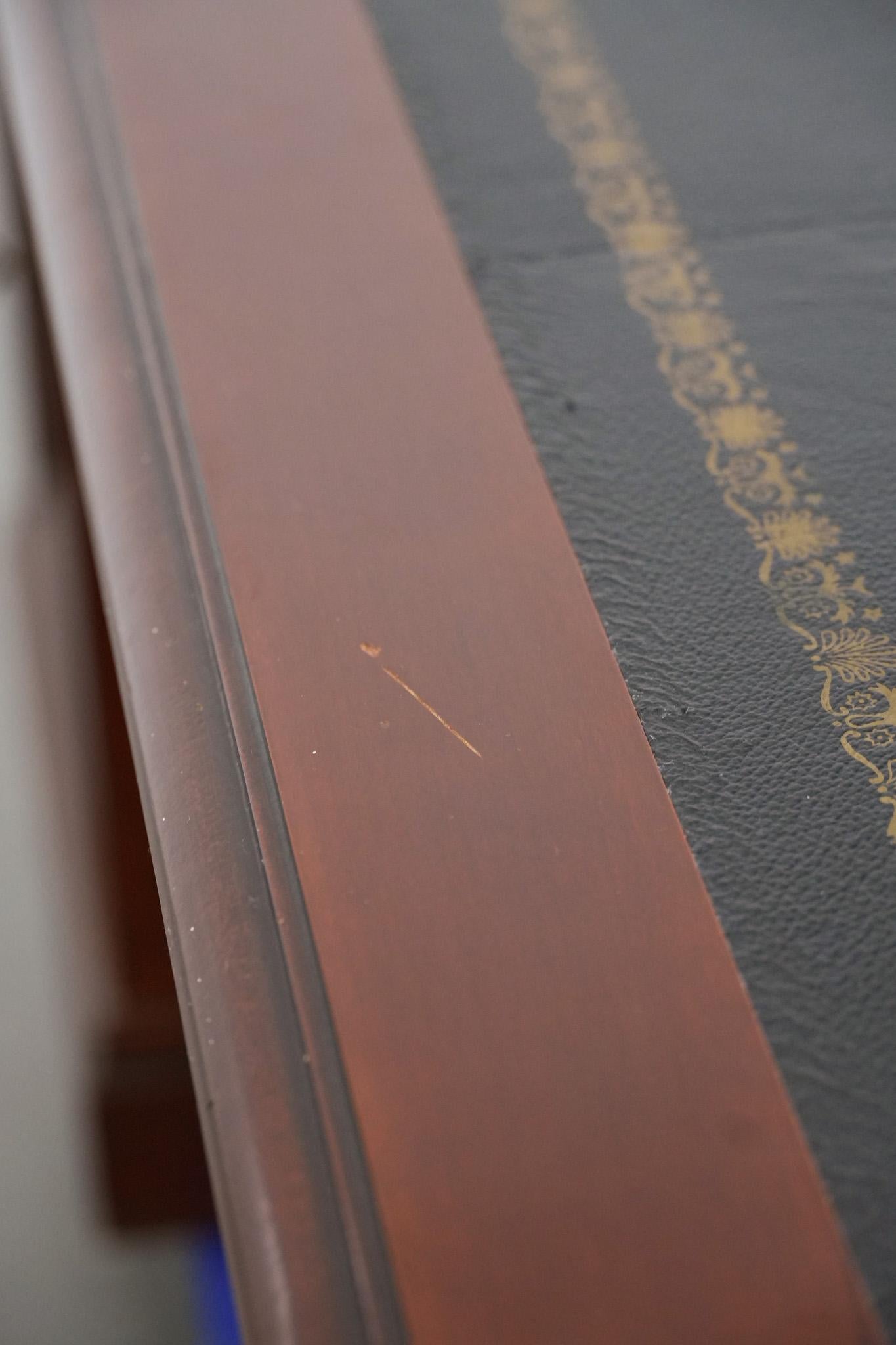 Chesterfield-Schreibtisch/Partnertisch im englischen Stil mit schwarzer Lederplatte im Angebot 10