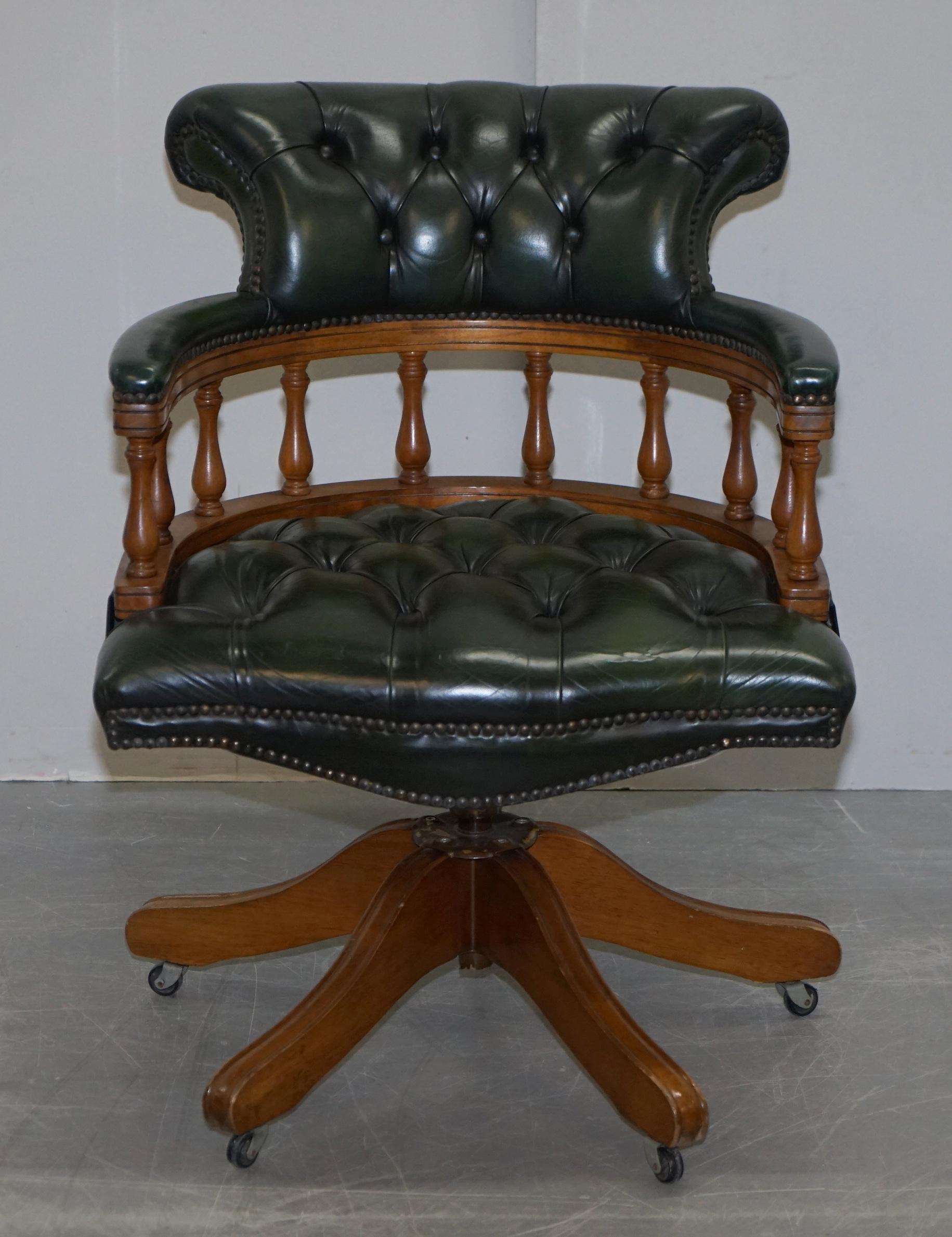 We are delighted to offer this vintage aged green leather Chesterfield captains chair with oak wood frame

A good looking well made and exceptionally comfortable captains chair, the leather has a nice worn vintage patina to it, we have deep