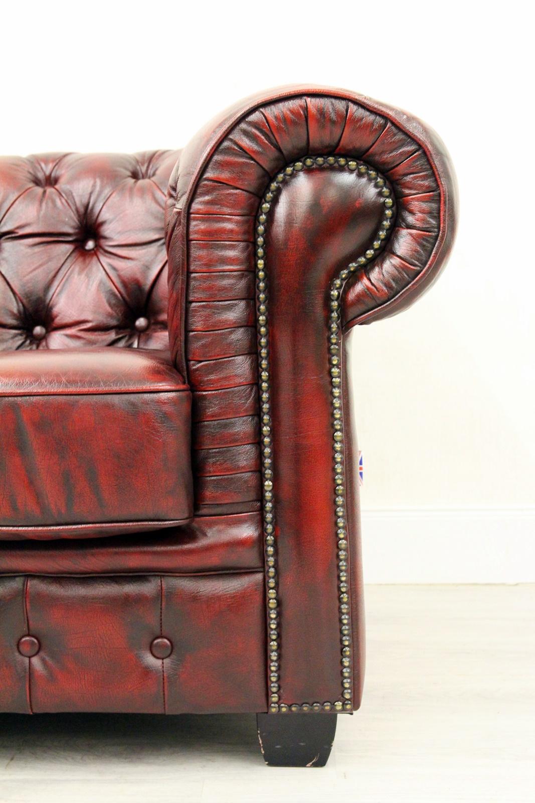 Chesterfield real leather two-seat sofa
in original design

Condition: The sofa is in good condition (patina)
sofa
Measures: Height x 78cm length x 170cm depth x 95cm
Upholstery is in good condition with patina (see photos).
Color: Oxblood /