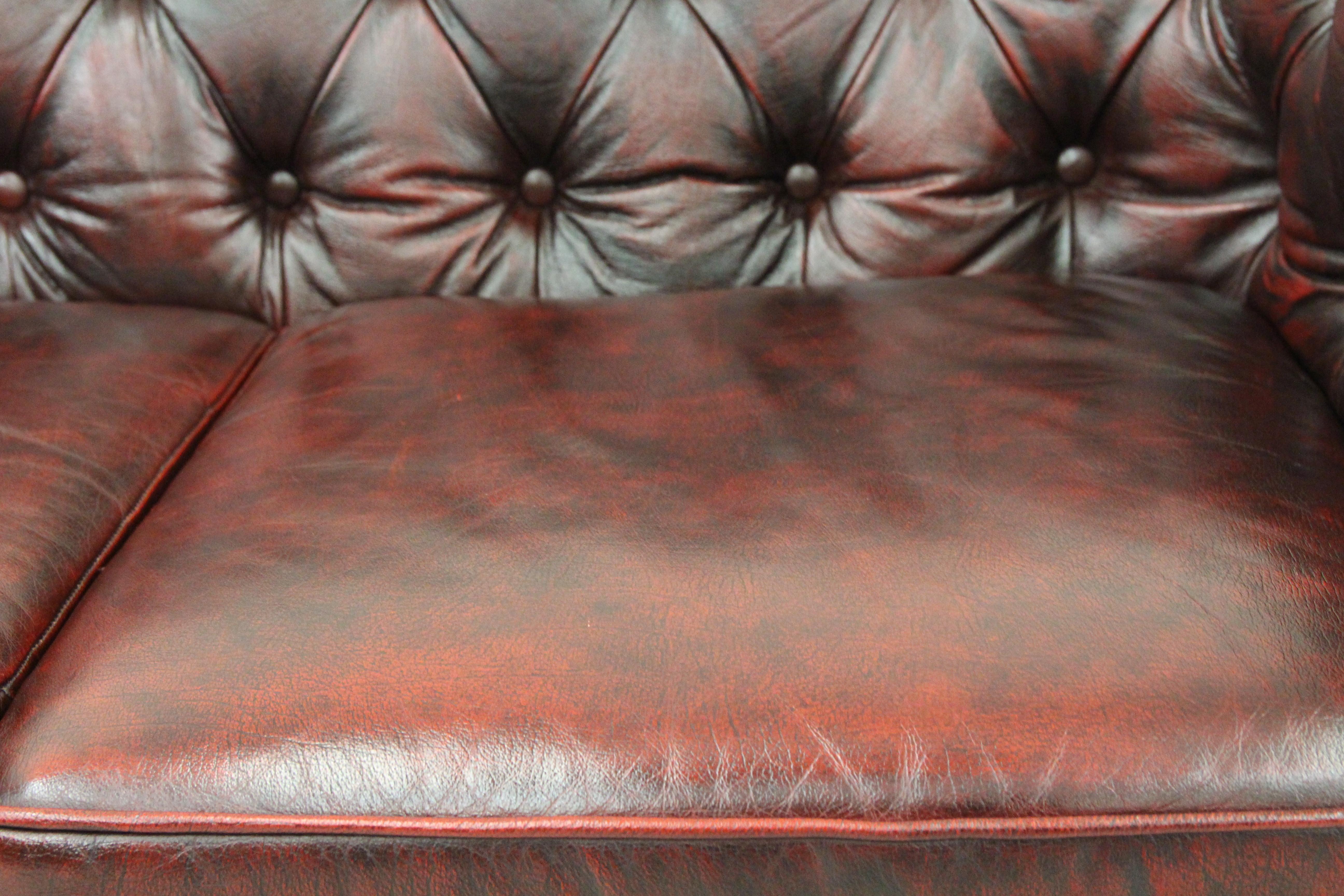 Chesterfield English Sofa Leather Antique Vintage Couch Chippendale im Zustand „Gut“ im Angebot in Lage, DE