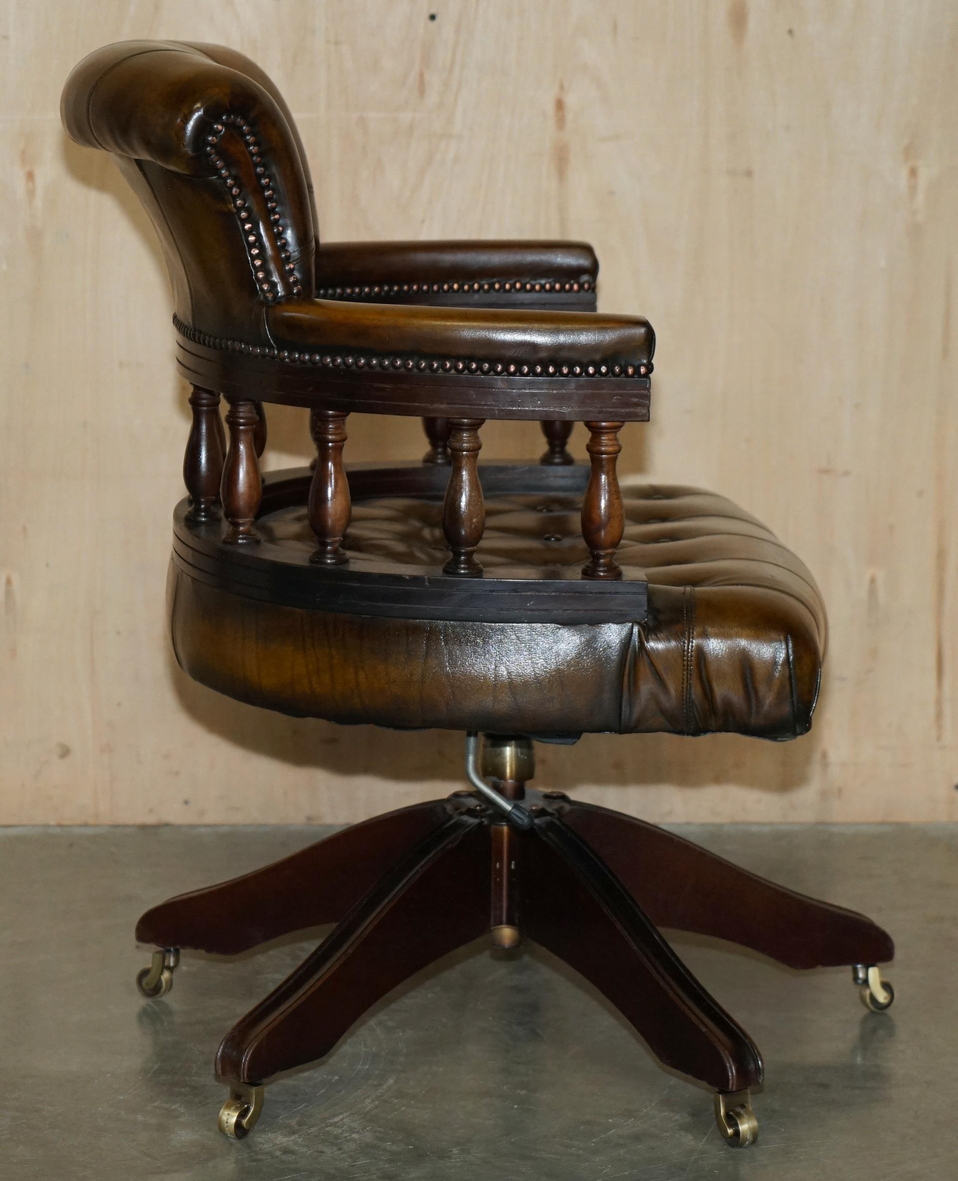 CHESTERFIELD FULLY RESTORED CIGAR BROWN LEATHER SWiVEL CAPTAINS OFFICE CHAIR For Sale 7