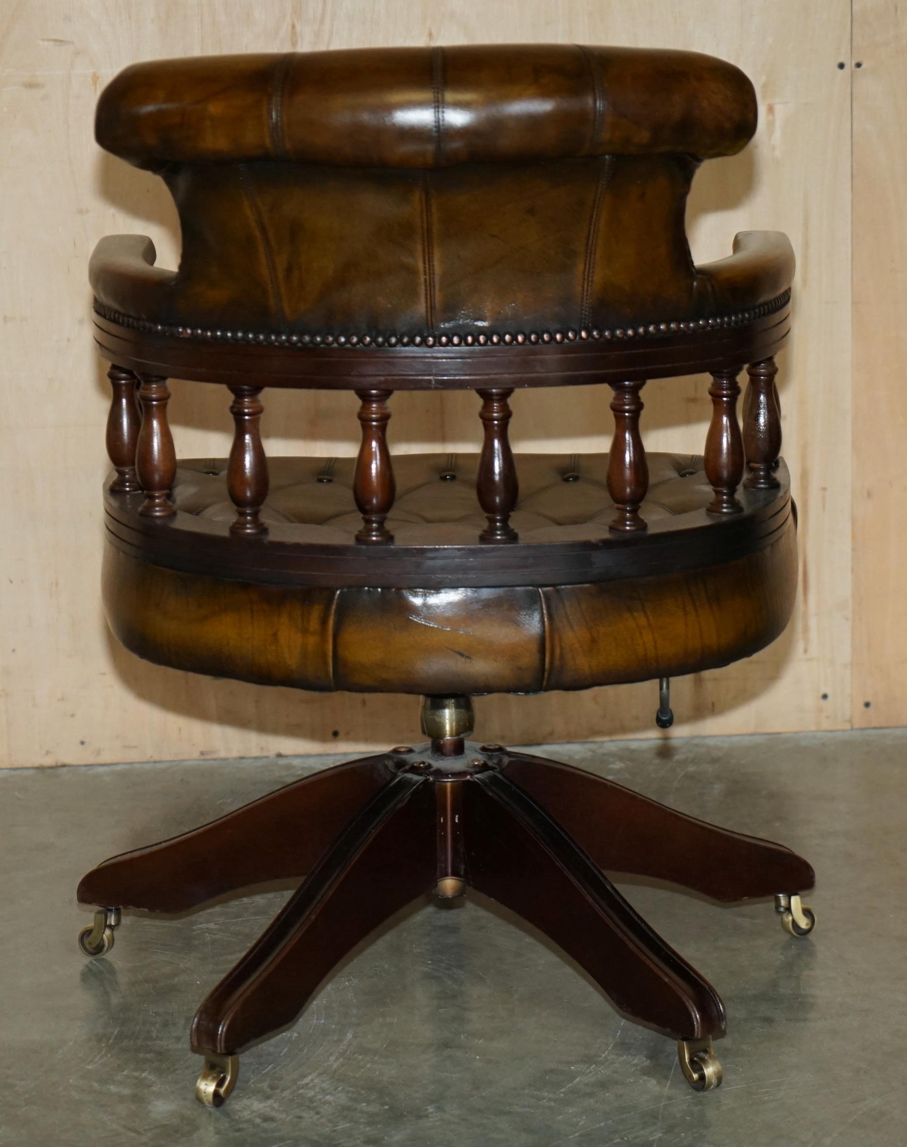 CHESTERFIELD FULLY RESTORED CIGAR BROWN LEATHER SWiVEL CAPTAINS OFFICE CHAIR For Sale 10