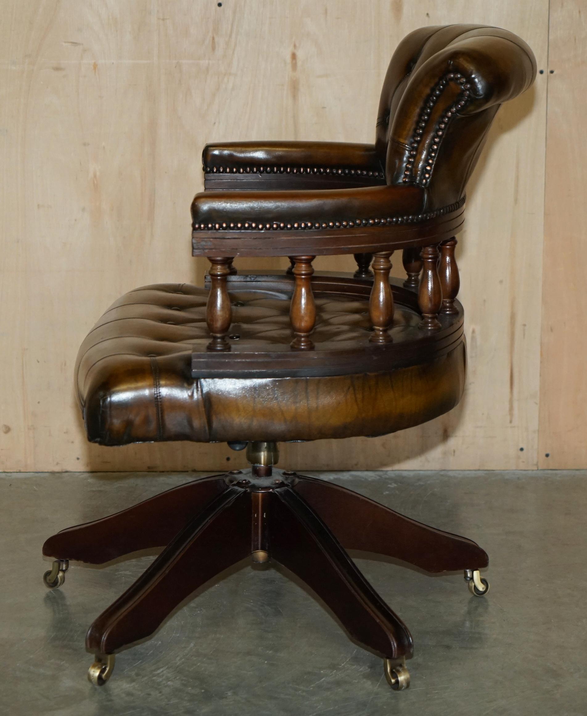 CHESTERFIELD FULLY RESTORED CIGAR BROWN LEATHER SWiVEL CAPTAINS OFFICE CHAIR For Sale 13