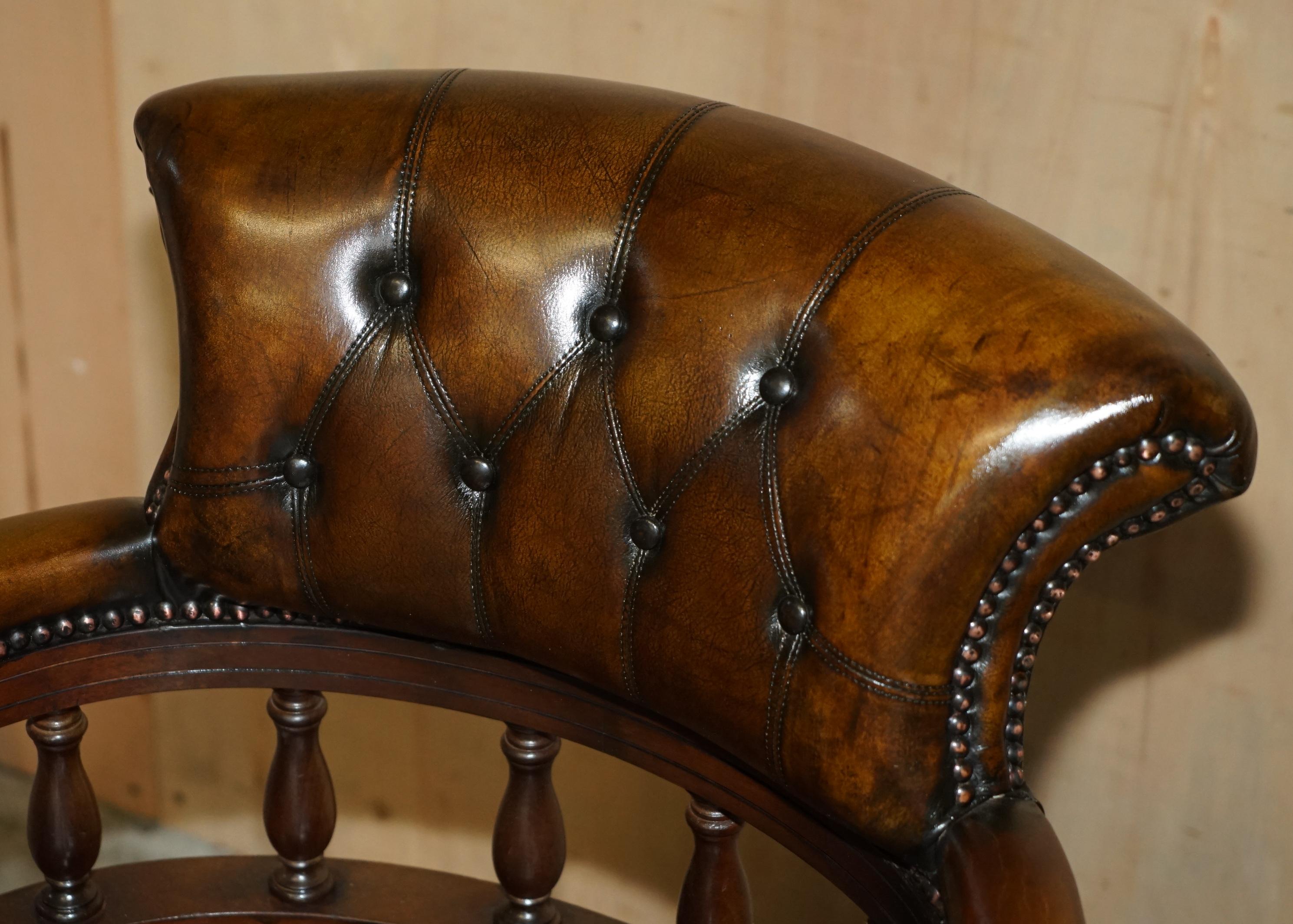 English CHESTERFIELD FULLY RESTORED CIGAR BROWN LEATHER SWiVEL CAPTAINS OFFICE CHAIR For Sale
