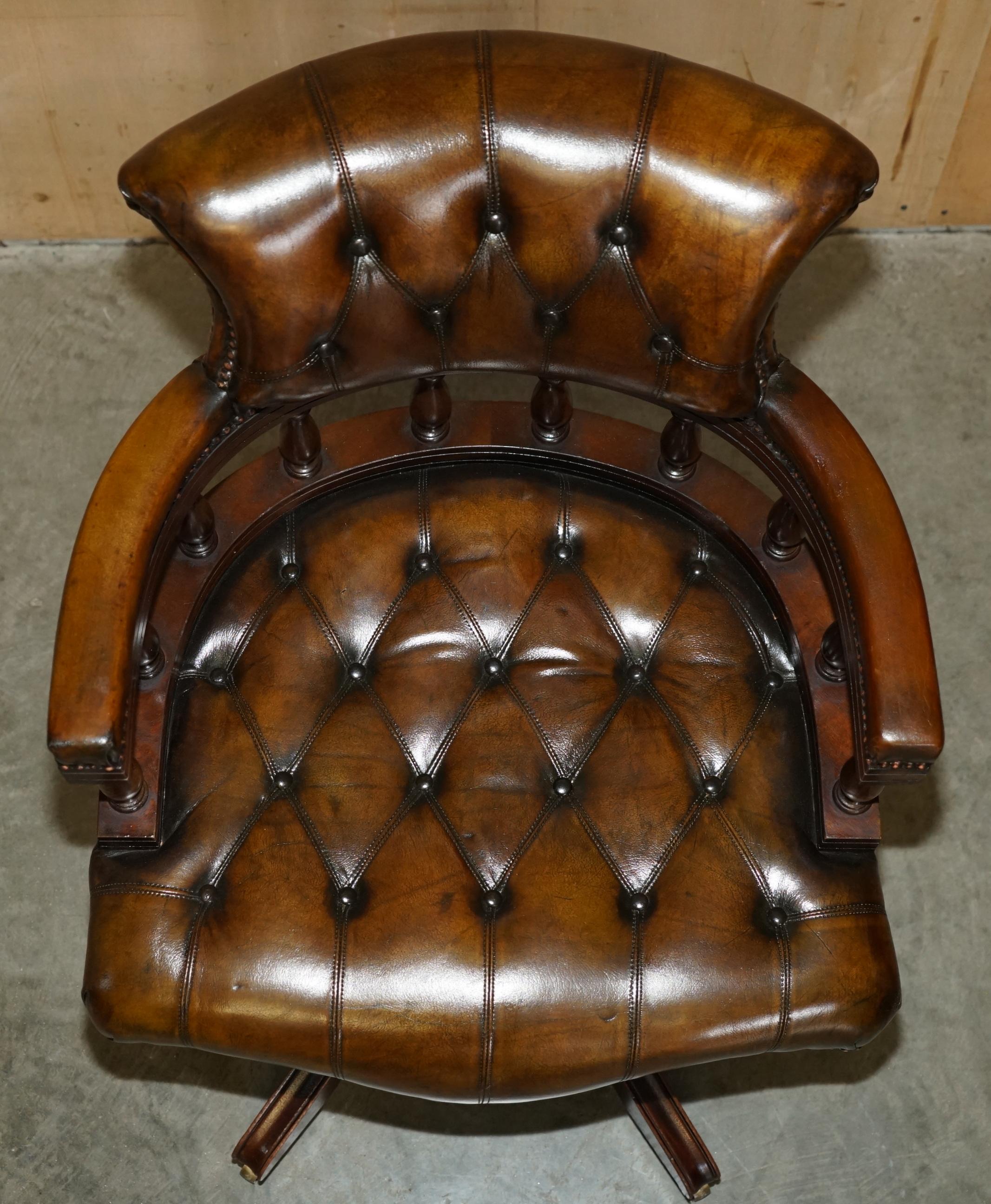 20th Century CHESTERFIELD FULLY RESTORED CIGAR BROWN LEATHER SWiVEL CAPTAINS OFFICE CHAIR For Sale