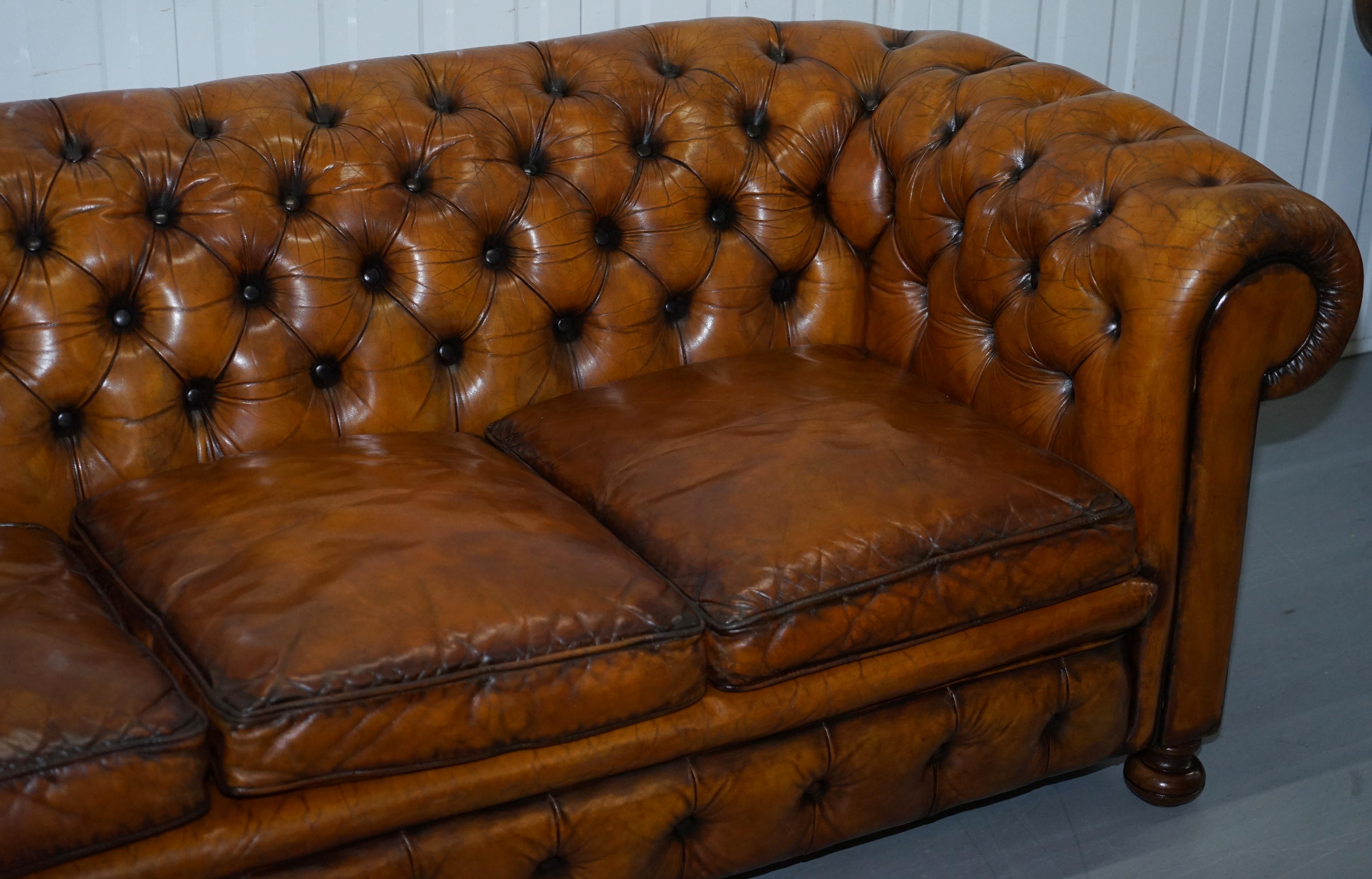 what cushions on brown leather sofa