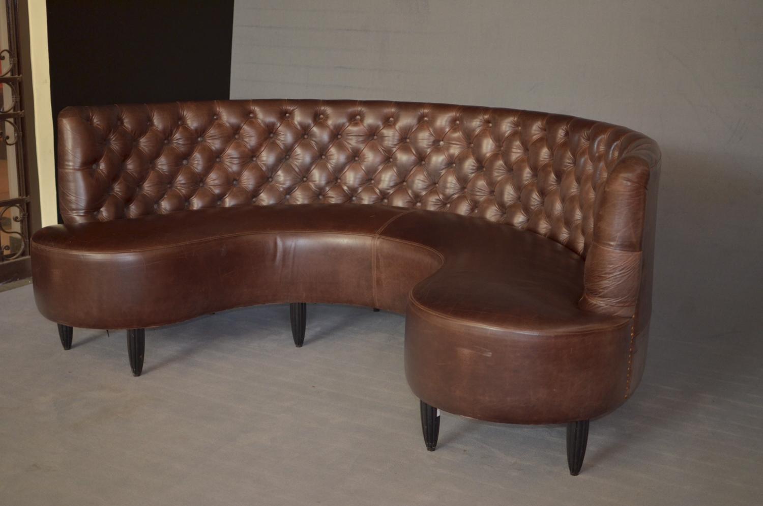Chesterfield Horseshoe Sofa in Brown Burnt Leather, United Kingdom, 1920 In Excellent Condition In Bari, IT
