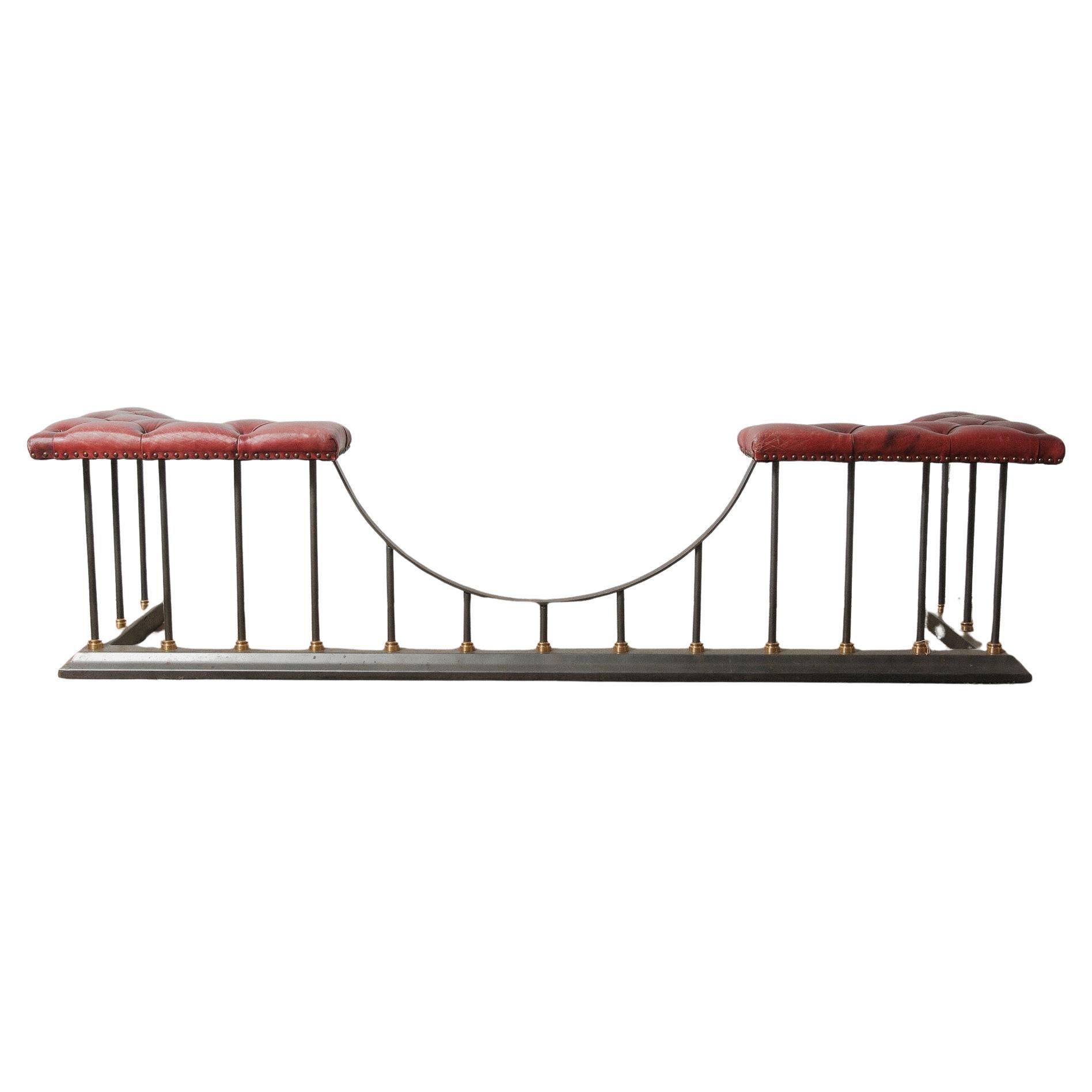 Defensa Club Chesterfield de Cuero y Hierro con Asientos Burgundy Acolchados en venta