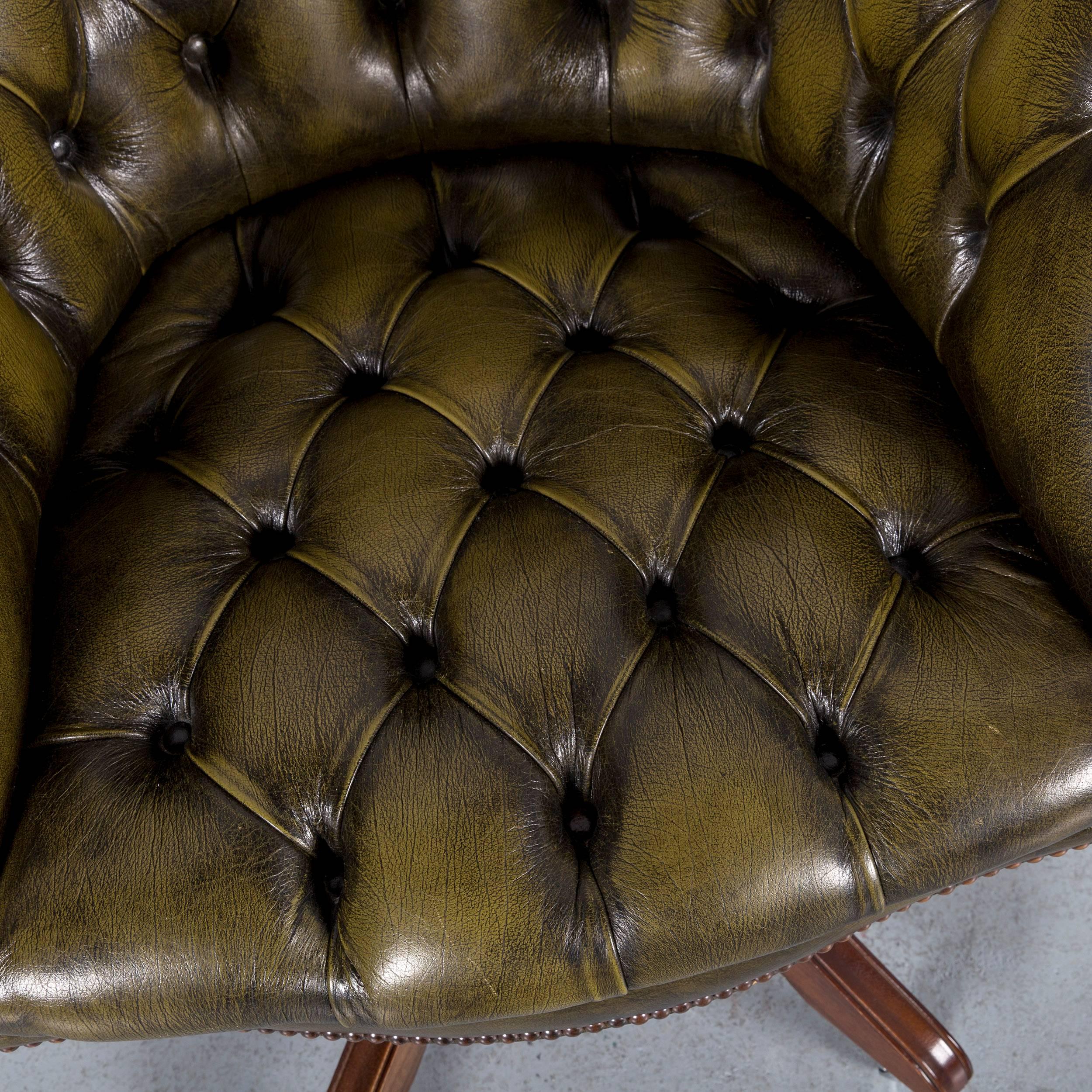 Chesterfield Leather Armchair Green One-Seat In Good Condition In Cologne, DE