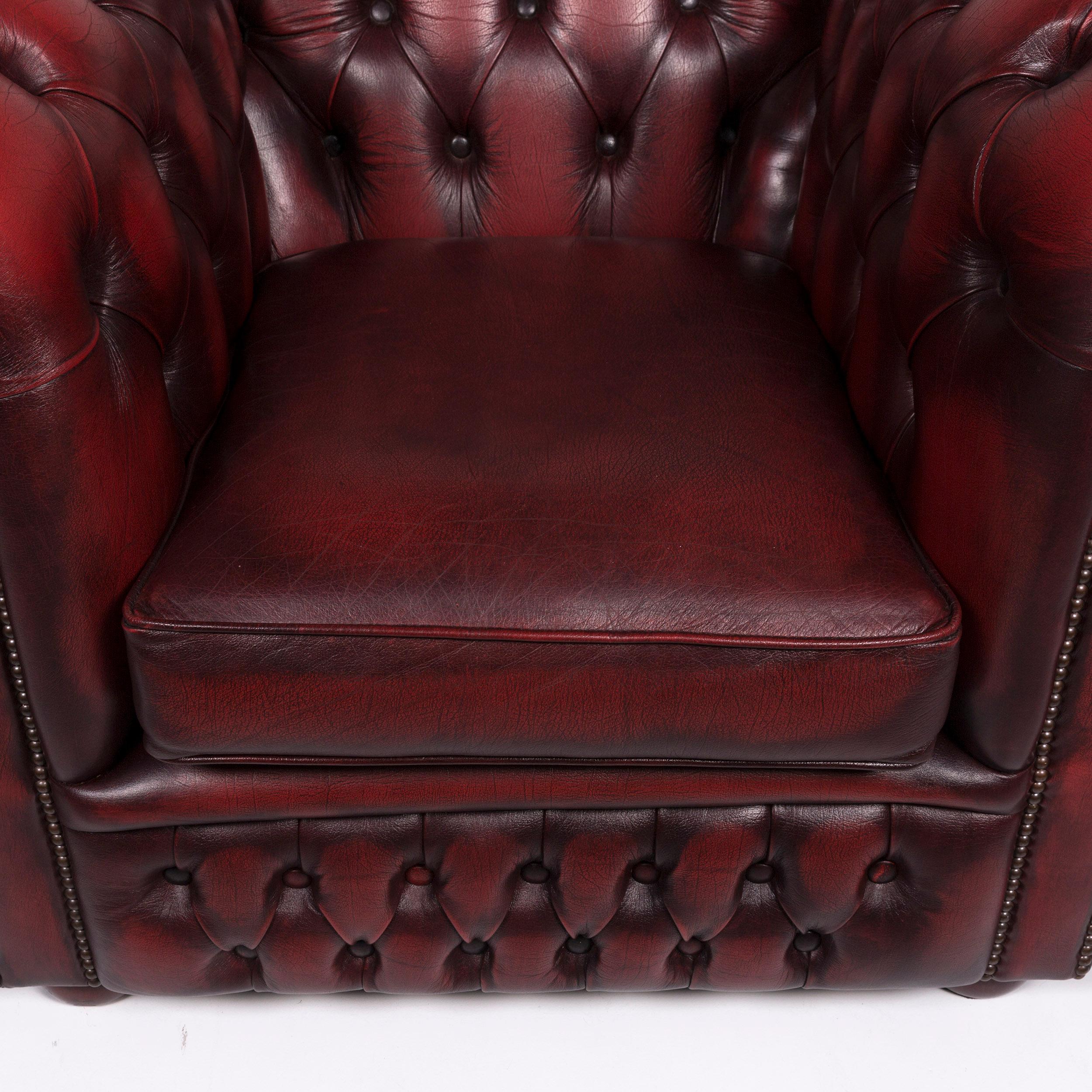 Britannique Fauteuil Chesterfield en cuir rouge Wine Red Retro
