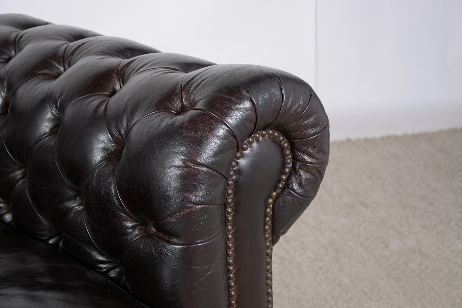 1980er Jahre Vintage Chesterfield Loungesessel aus tief burgunderrotem Leder im Angebot 4