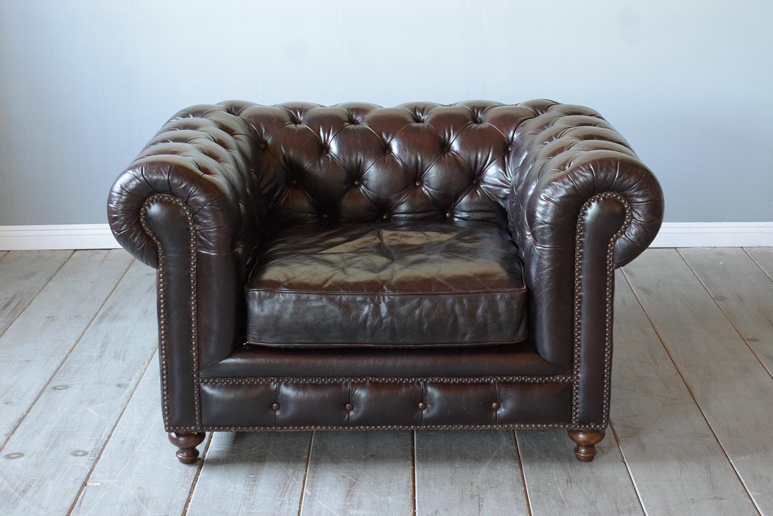 1980s Vintage Chesterfield Lounge Chair in Deep Burgundy Leather For Sale 7