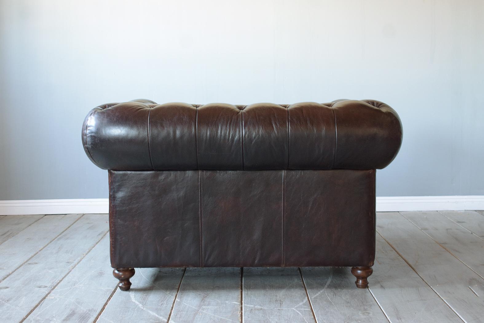1980s Vintage Chesterfield Lounge Chair in Deep Burgundy Leather For Sale 11