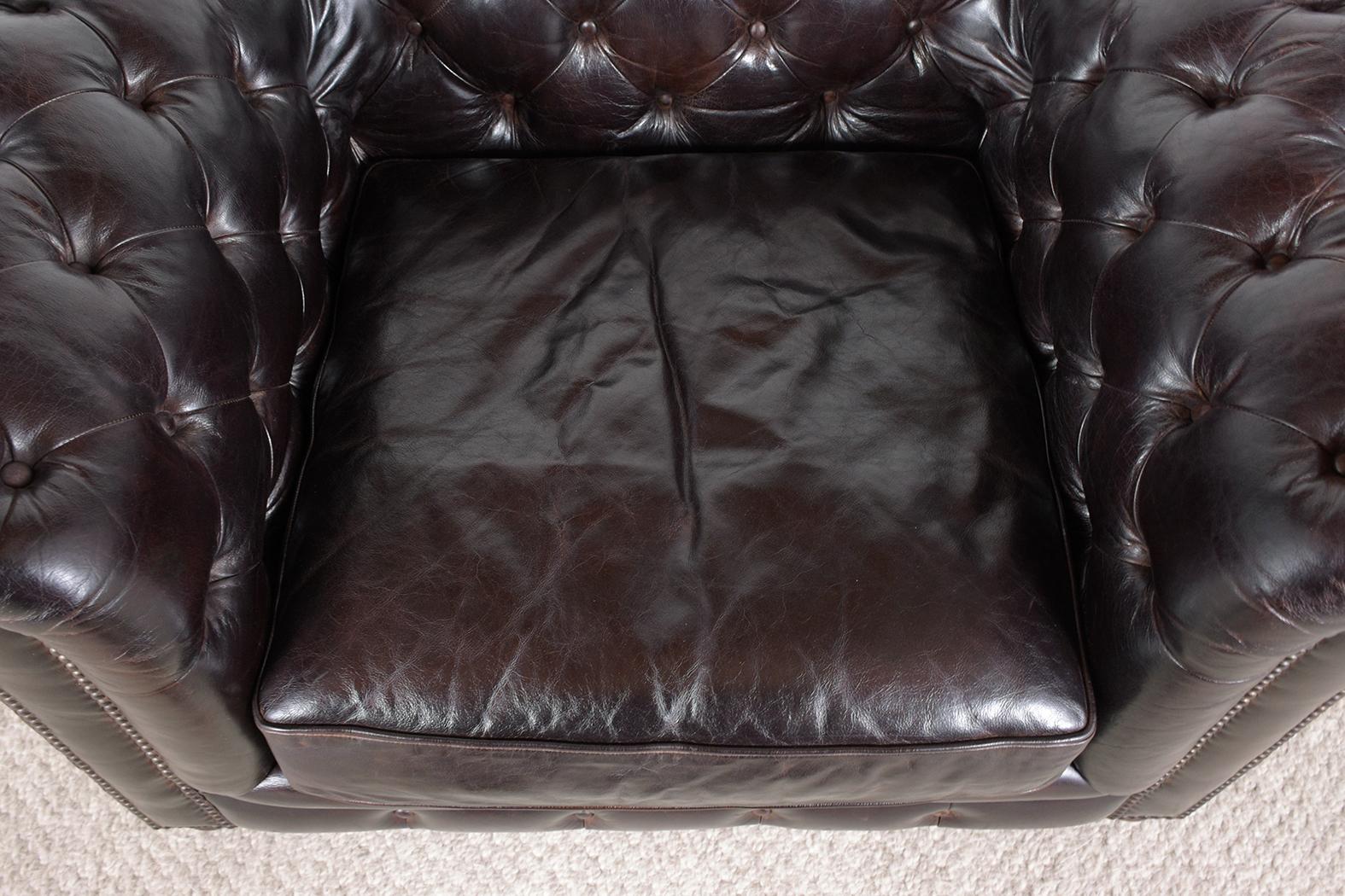 1980s Vintage Chesterfield Lounge Chair in Deep Burgundy Leather In Good Condition For Sale In Los Angeles, CA