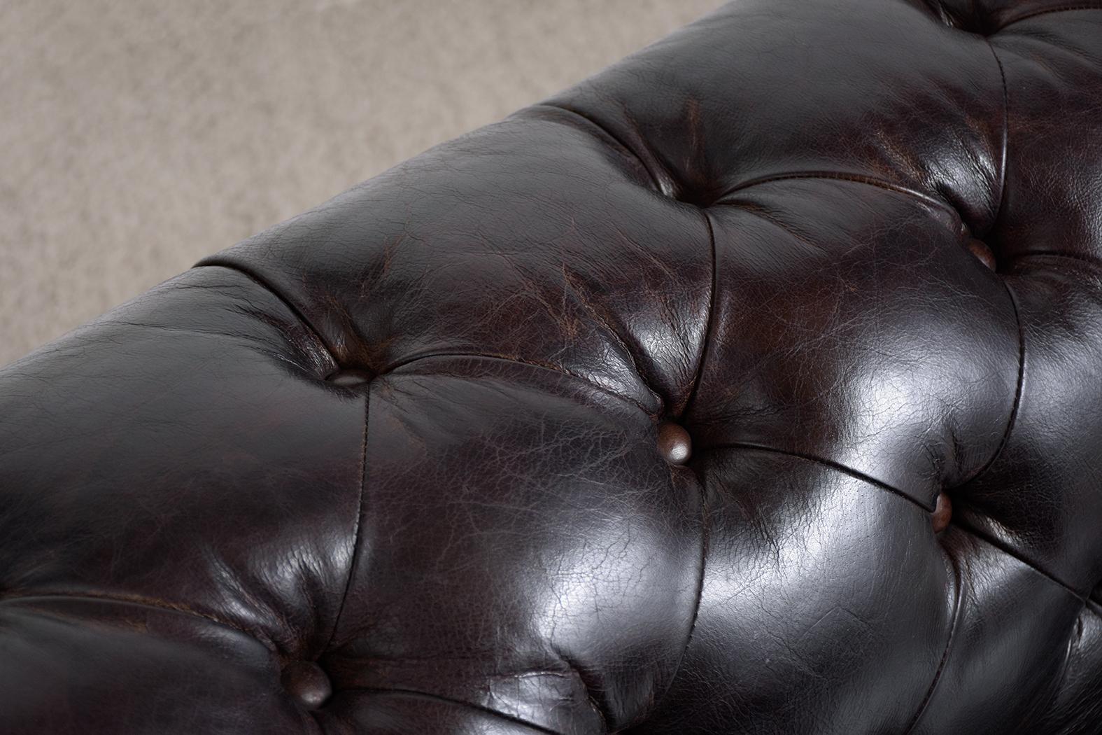 1980er Jahre Vintage Chesterfield Loungesessel aus tief burgunderrotem Leder im Angebot 2