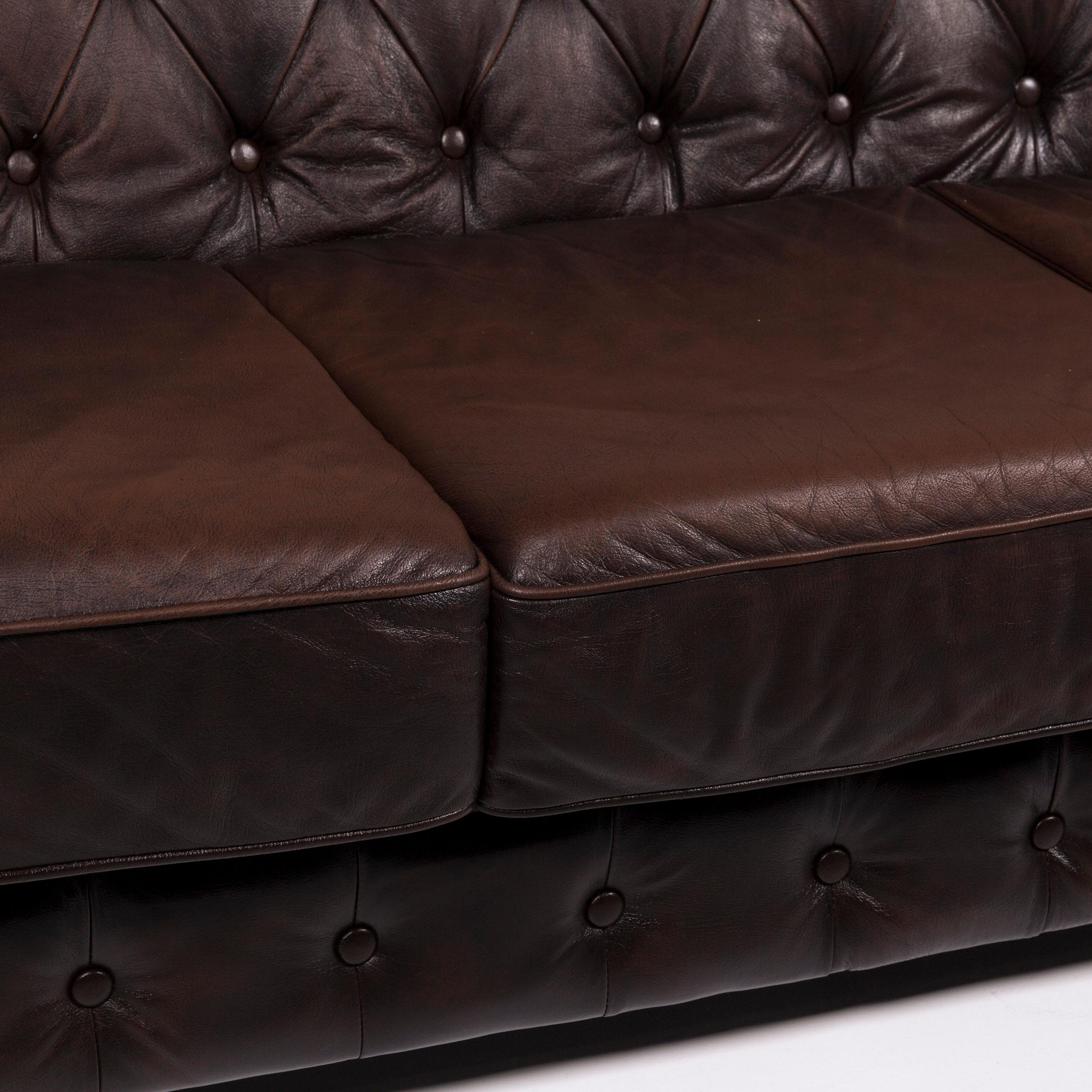 Wir bringen Ihnen ein Chesterfield Ledersofa braun dunkelbraun Dreisitzer Retro-Couch. 

 

 produktabmessungen in Zentimetern: 
 

Tiefe 97
Breite 219
Höhe 76
Sitzhöhe 44
Resthöhe 76
Sitztiefe 57
Sitzbreite 155
Rückenhöhe 30.
