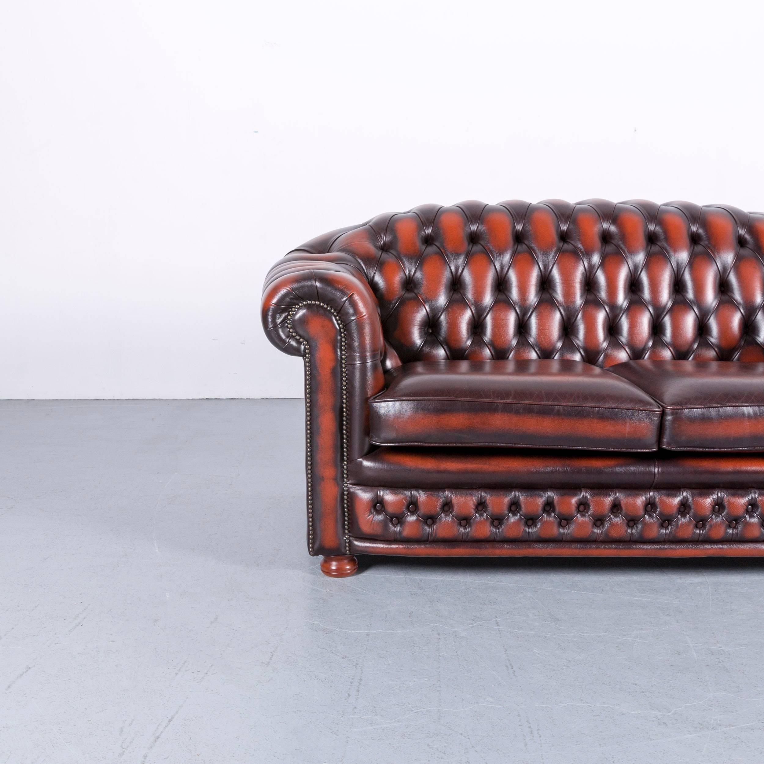 We bring to you an Chesterfield leather sofa brown orange two-seat.


























         