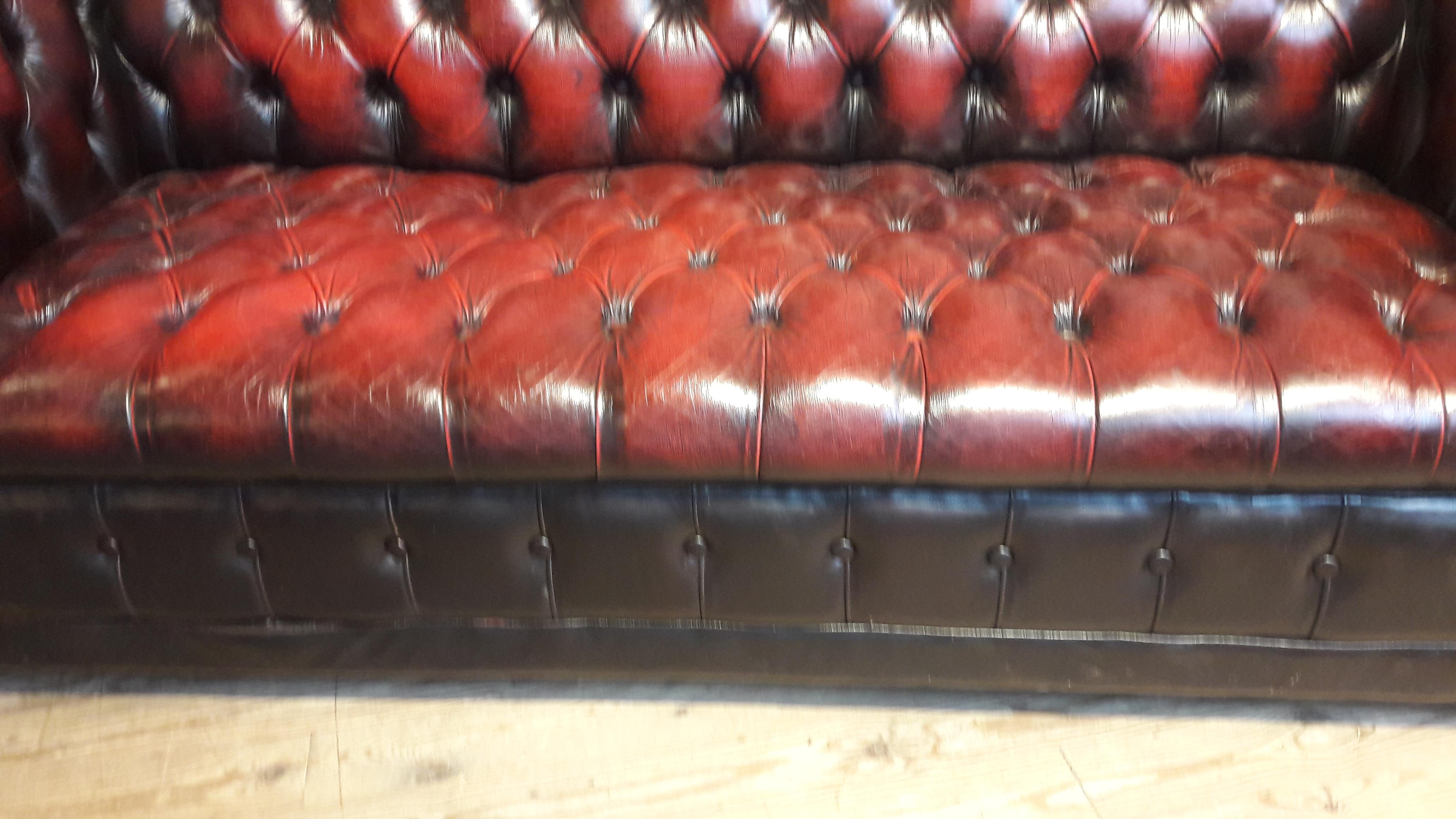 Chesterfield Leather Sofa In Fair Condition In Antwerp, Antwerp