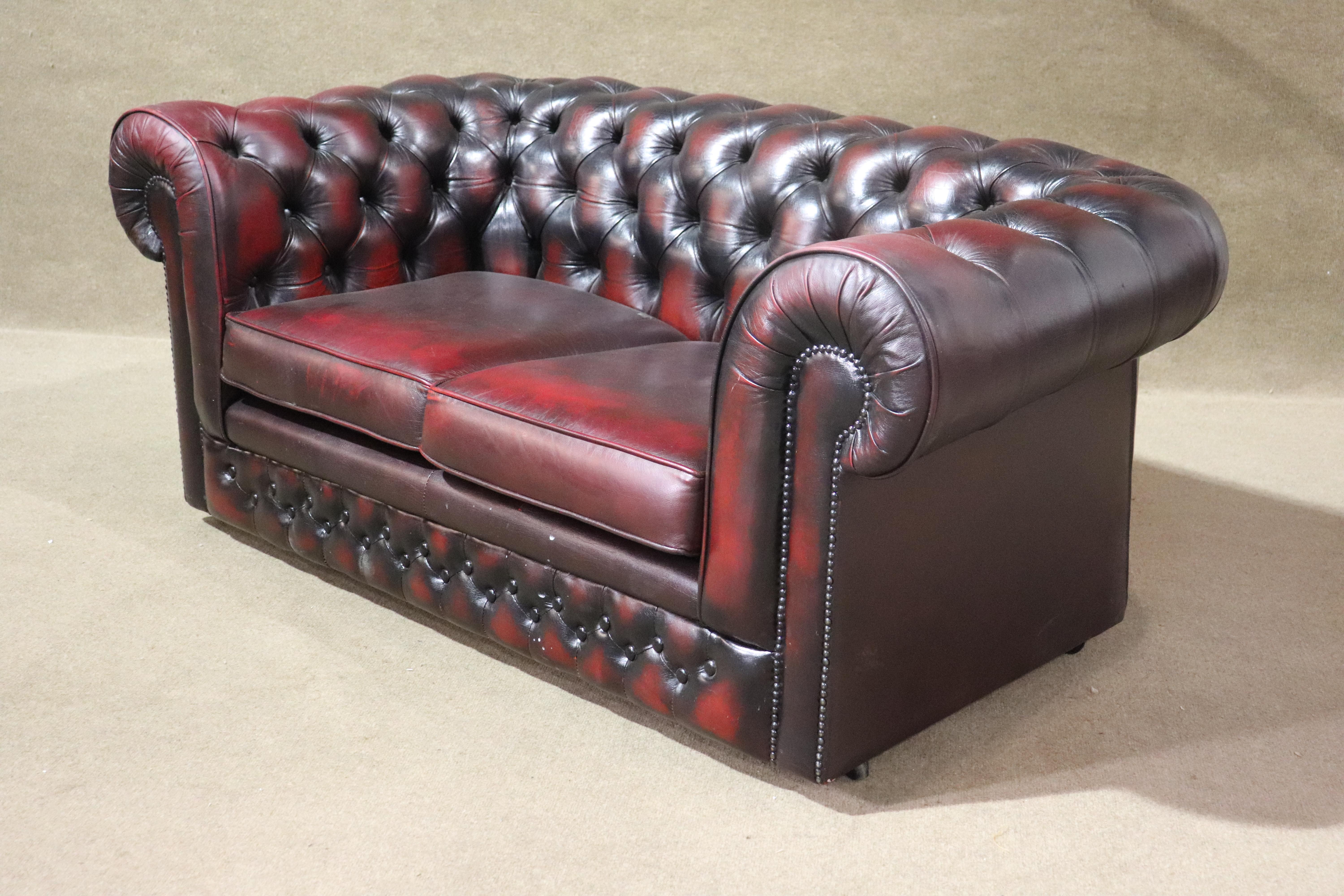 20ième siècle Canapé en cuir Chesterfield en vente