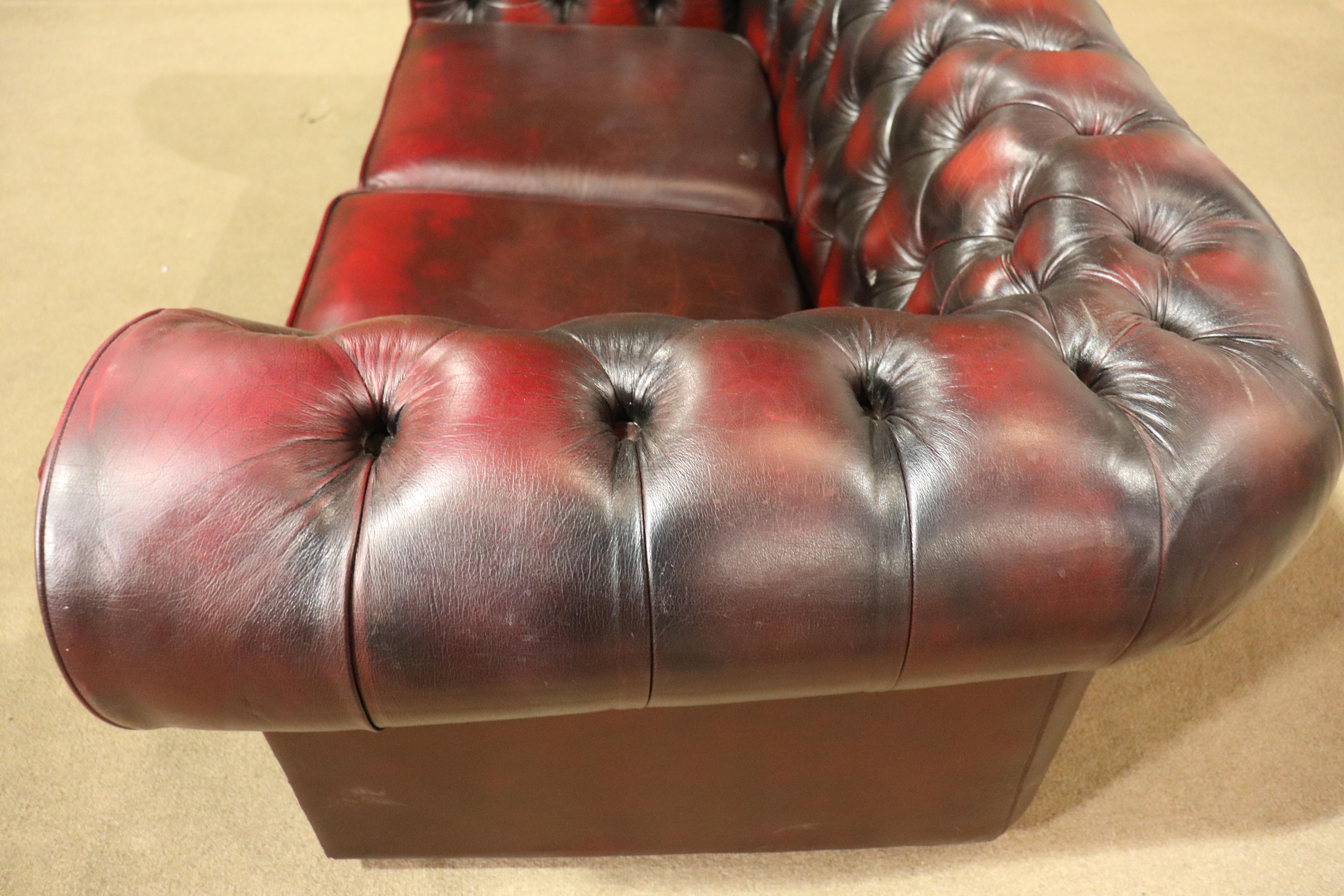 Canapé en cuir Chesterfield en vente 1