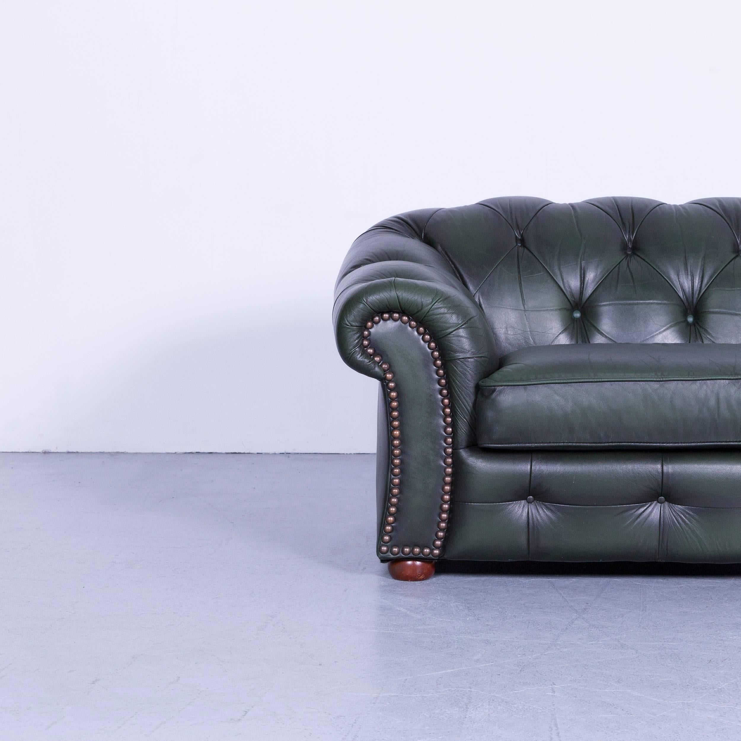 We bring to you an Chesterfield leather sofa green three-seat couch.


































 