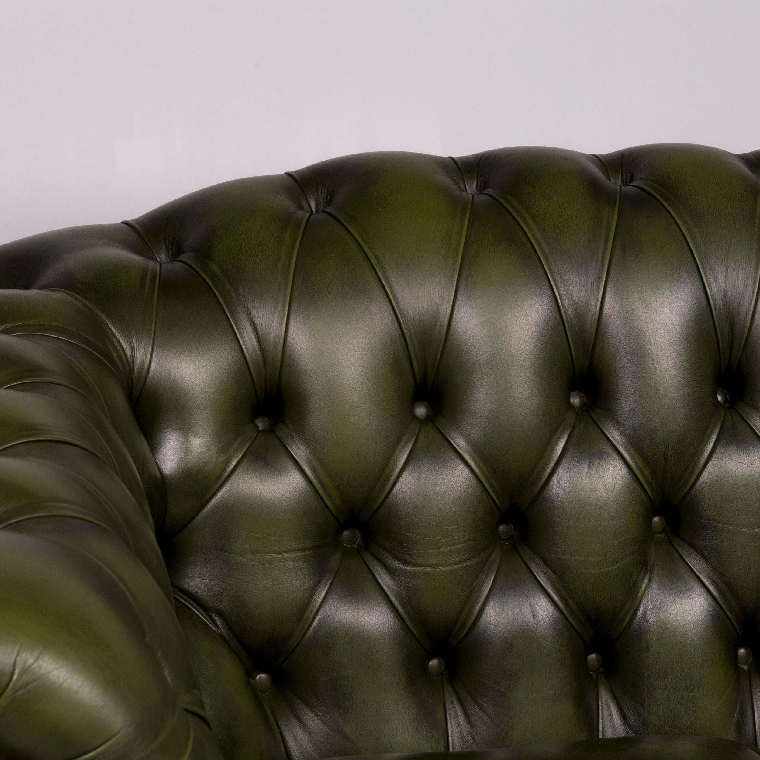 Chesterfield Leather Sofa Green Two-Seater Retro Couch In Excellent Condition For Sale In Cologne, DE