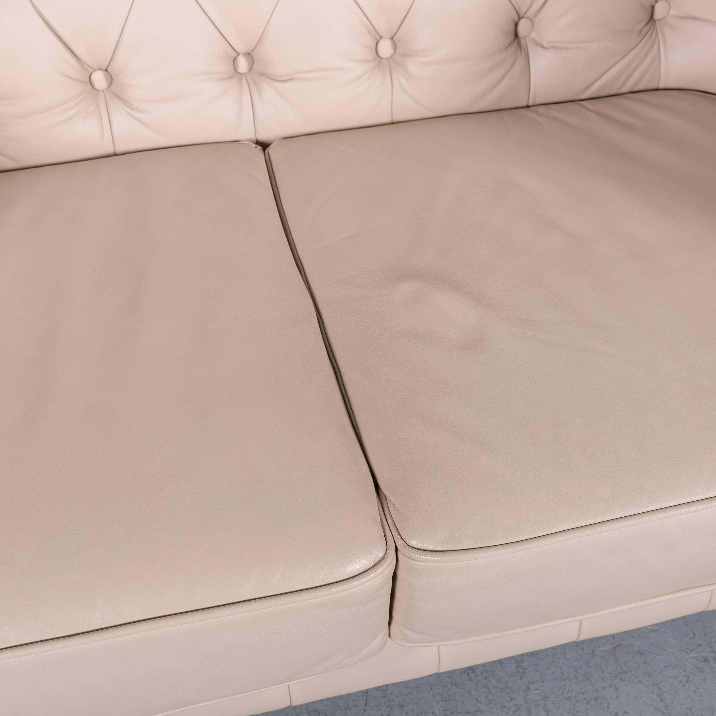 Chesterfield Leather Sofa Off-White Two-Seat Couch In Excellent Condition For Sale In Cologne, DE