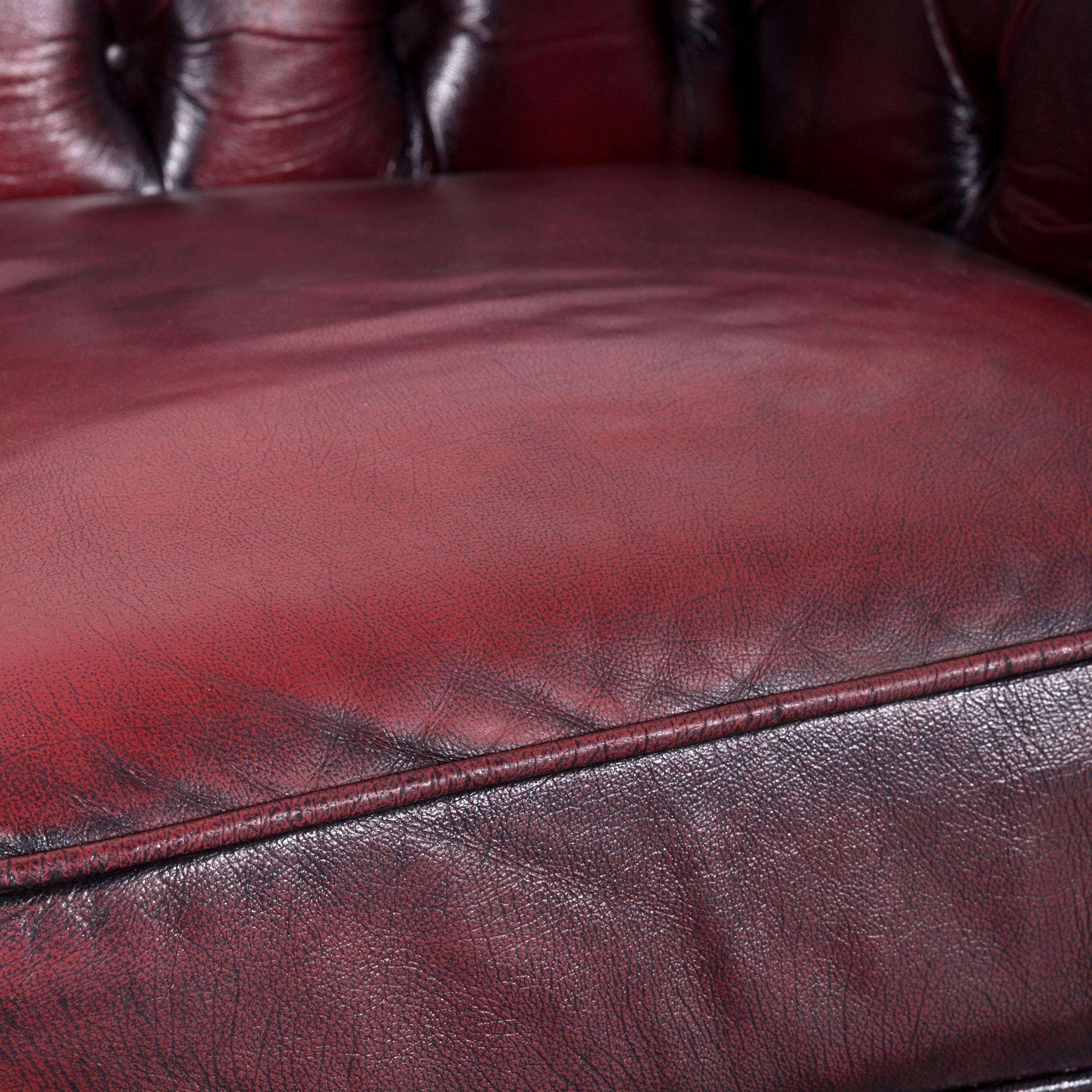Chesterfield Leather Sofa Red Two-Seat Couch In Excellent Condition In Cologne, DE