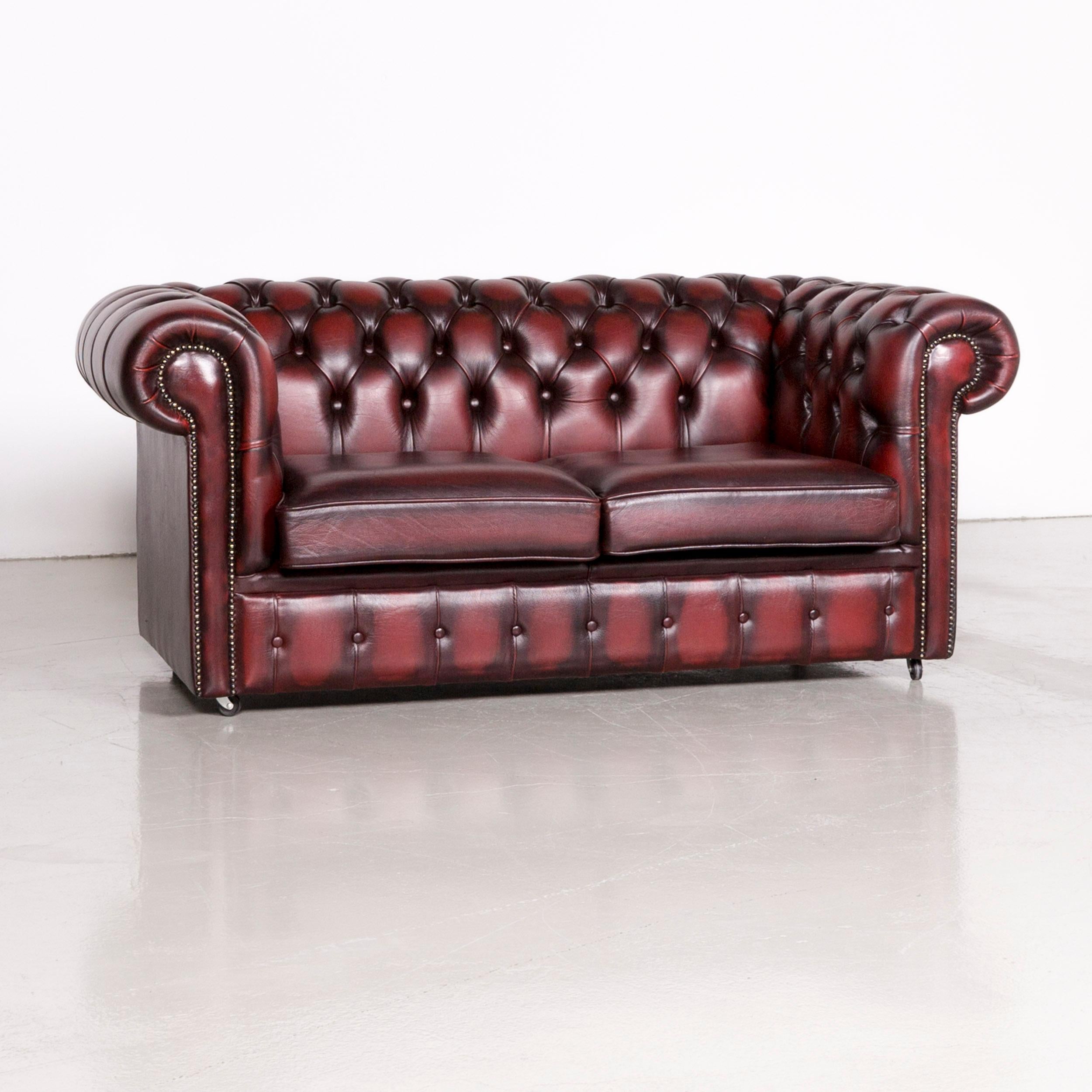 We bring to you a Chesterfield leather sofa red two-seat vintage couch.





























 