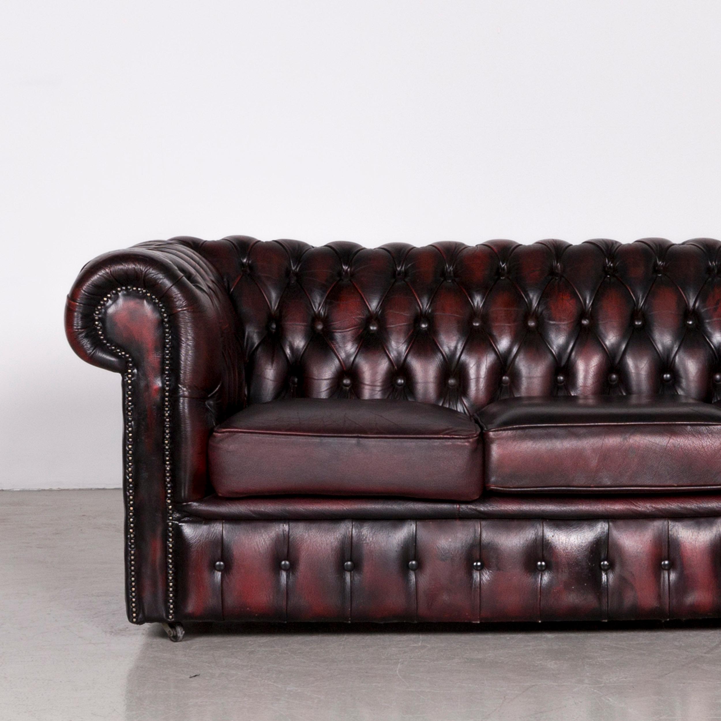 Chesterfield Leather Sofa Red Vintage Two-Seat Couch In Fair Condition In Cologne, DE
