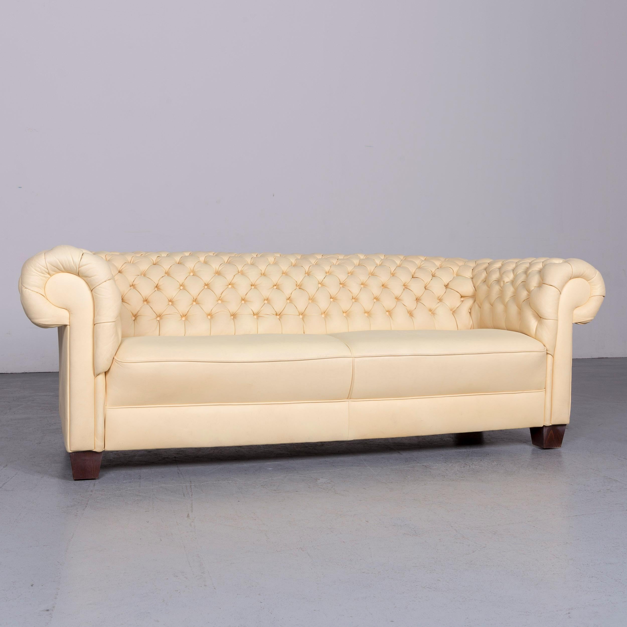 We bring to you an Chesterfield leather sofa set crème three-seat couch.





























