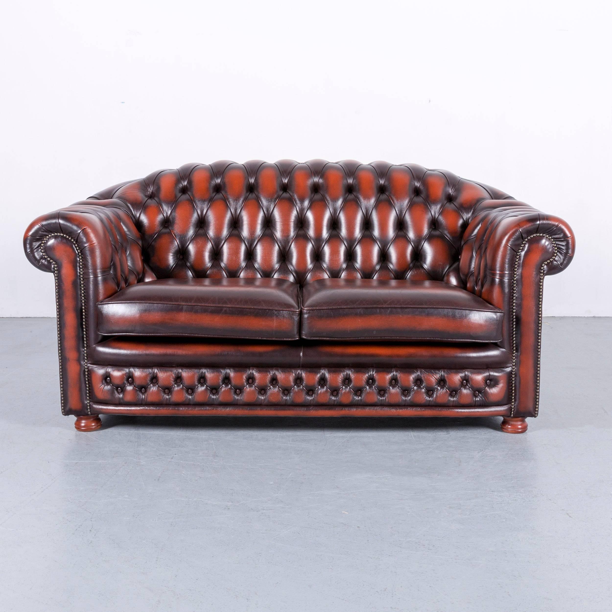 We bring to you an Chesterfield leather sofa set orange brown of two two-seat.


























