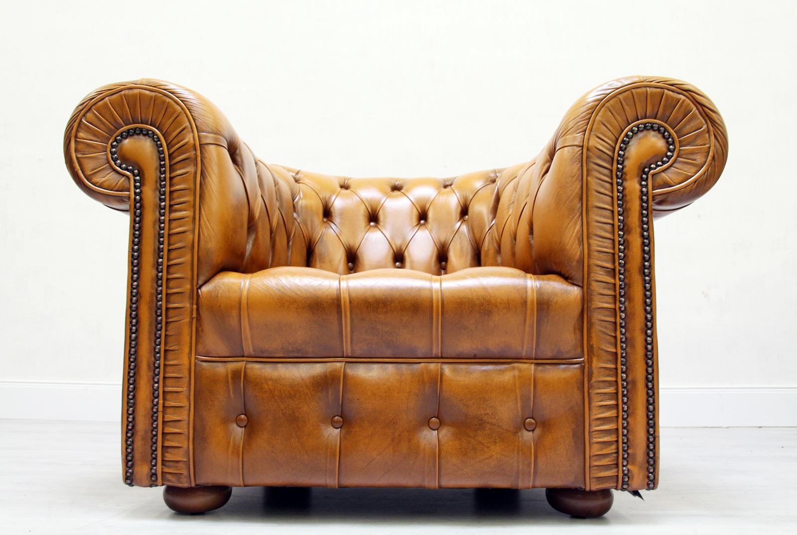 Chesterfield real leather armchair
in original design

Condition: The chair is in a very good condition.
Measures: Armchair:
Height 70 cm, length 110 cm, depth 90 cm
Upholstery is in a very good condition with beautiful patina (see