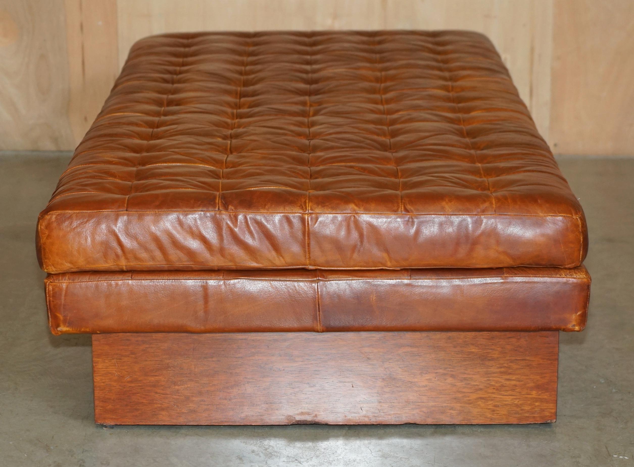 Cuir CHESTERFiELD LEGACY CUIR BRUN KNOLL STUDIO BARCELONA STYLE DAYBED FOOTSTOOL en vente