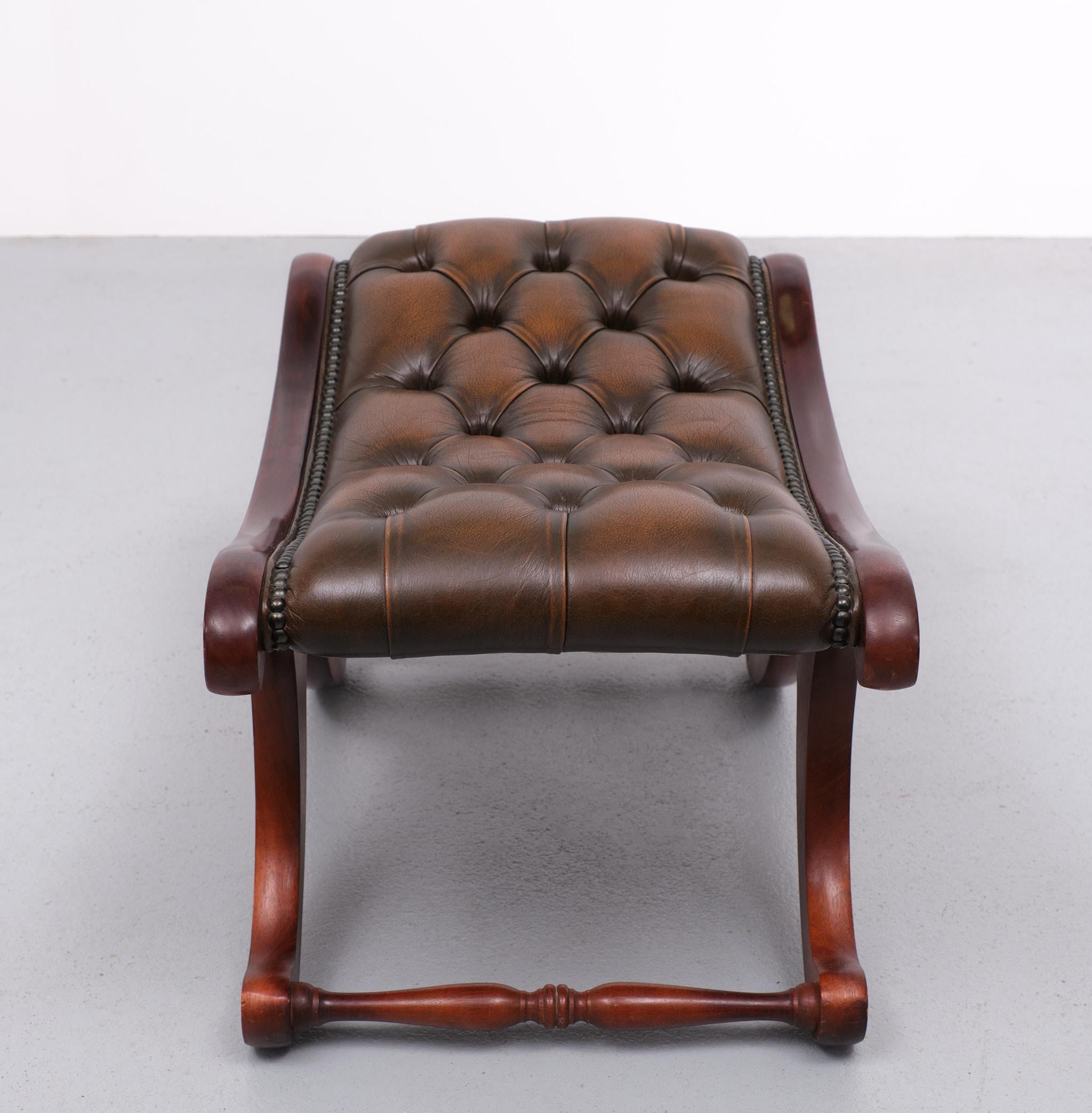 Chesterfield Mahogany Ottoman, England  In Good Condition For Sale In Den Haag, NL