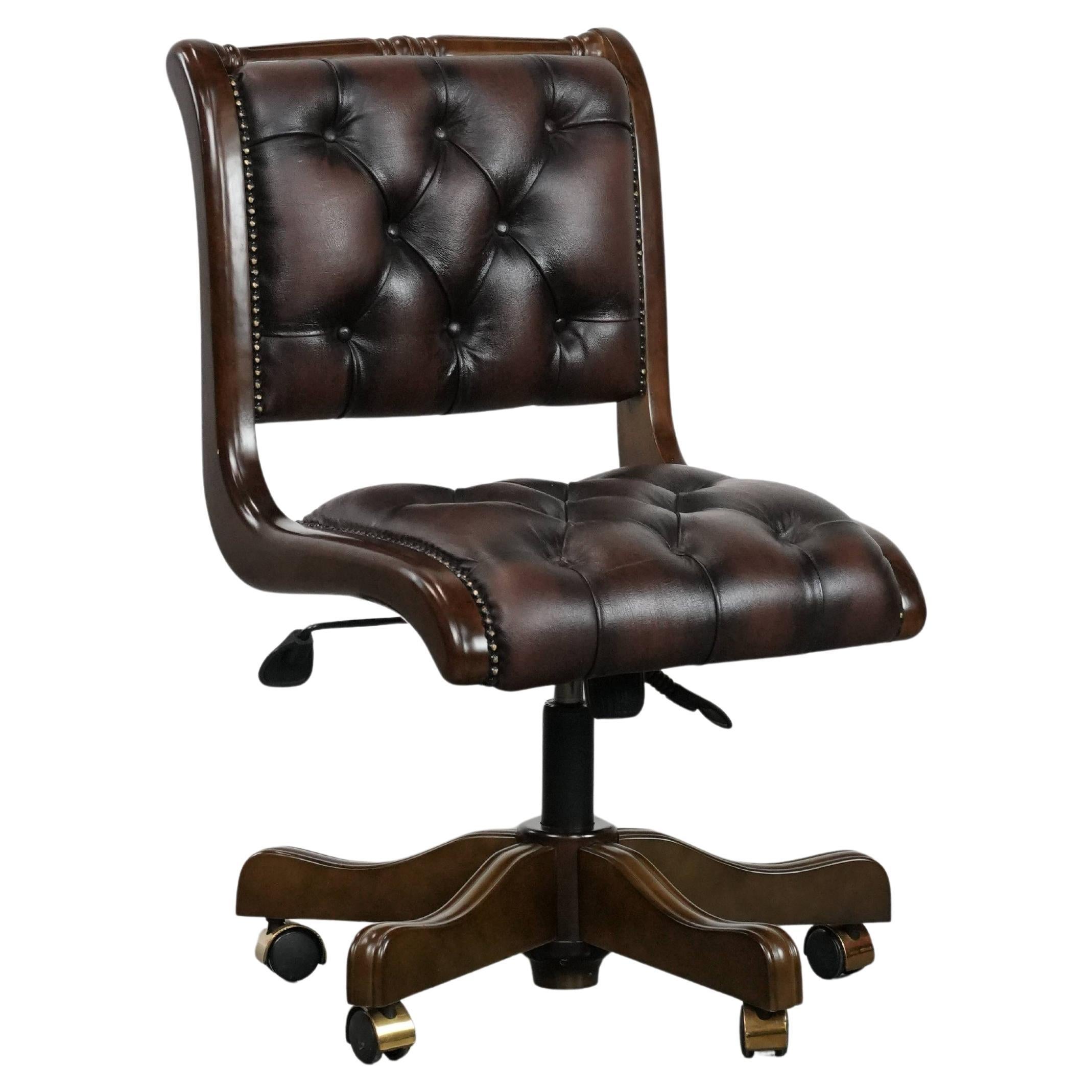 Chesterfield office chair in English style made of cowhide leather and wood