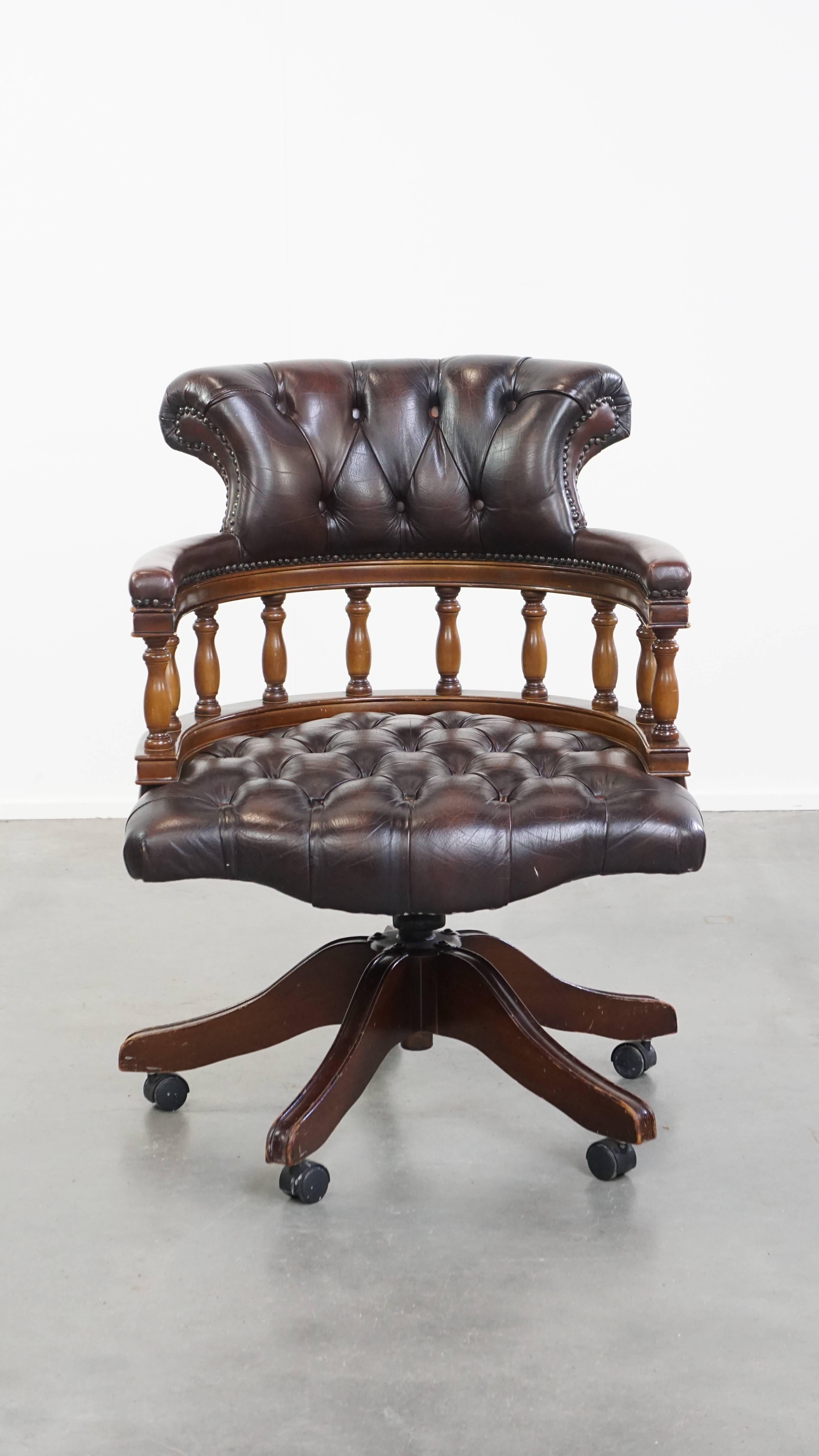 Offered here is this classic Chesterfield office chair on wheels, finished in a beautiful dark brown color. Crafted from quality cow leather and wood, this timeless office chair is a stylish and practical addition to any workspace.

It features