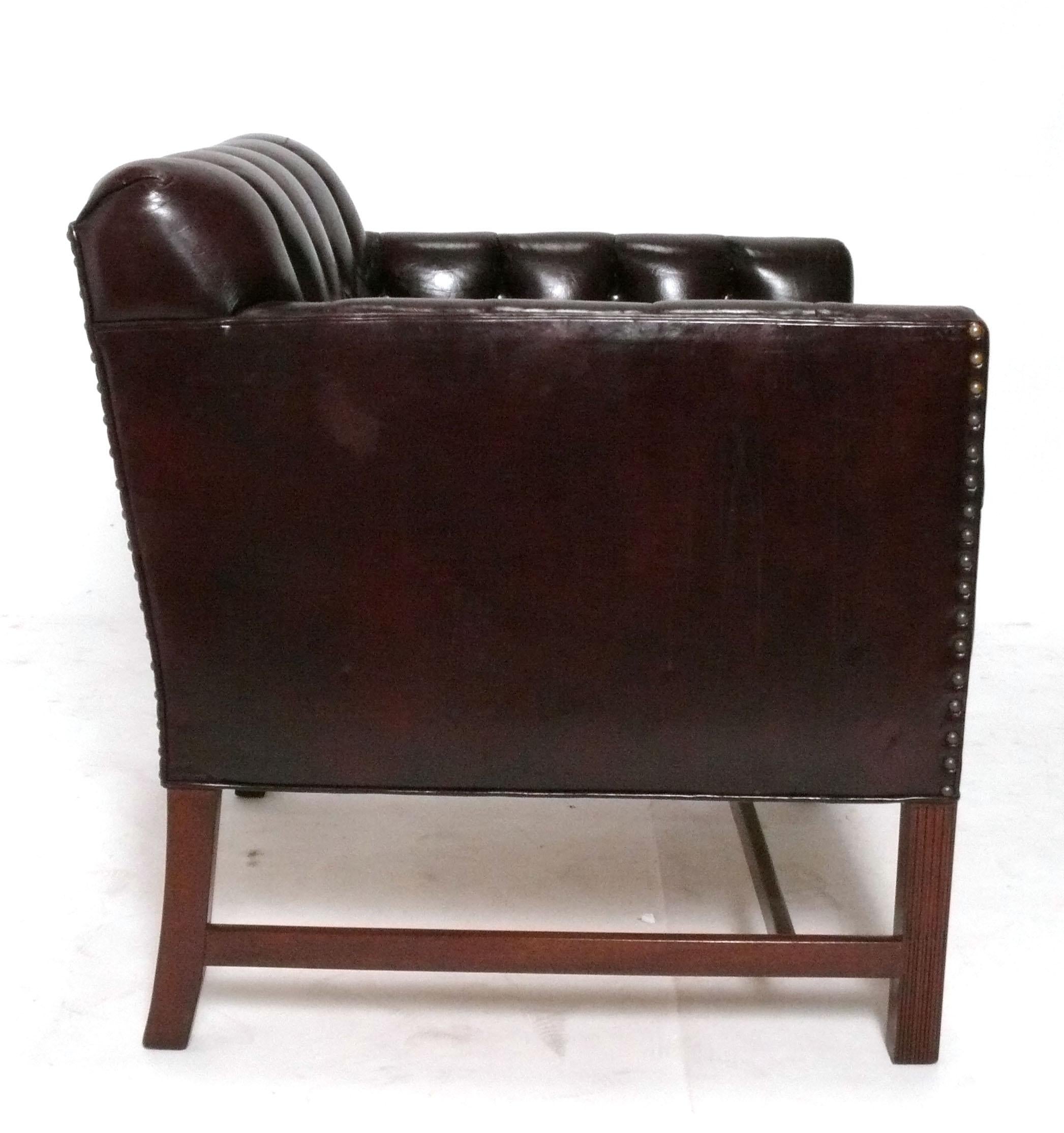 Chesterfield Oxblood Leder Lounge Stuhl von Kittinger (amerikanisch) im Angebot
