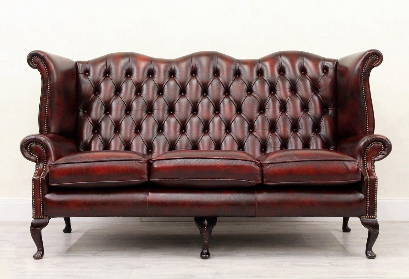 Chesterfield real leather threesome sofa and 2 armchairs
in original design 1980-1990

Condition: The sofa and armchairs are in very good condition, with normal signs of usage.
sofa
Measures: Height x 105cm length x 190cm depth x